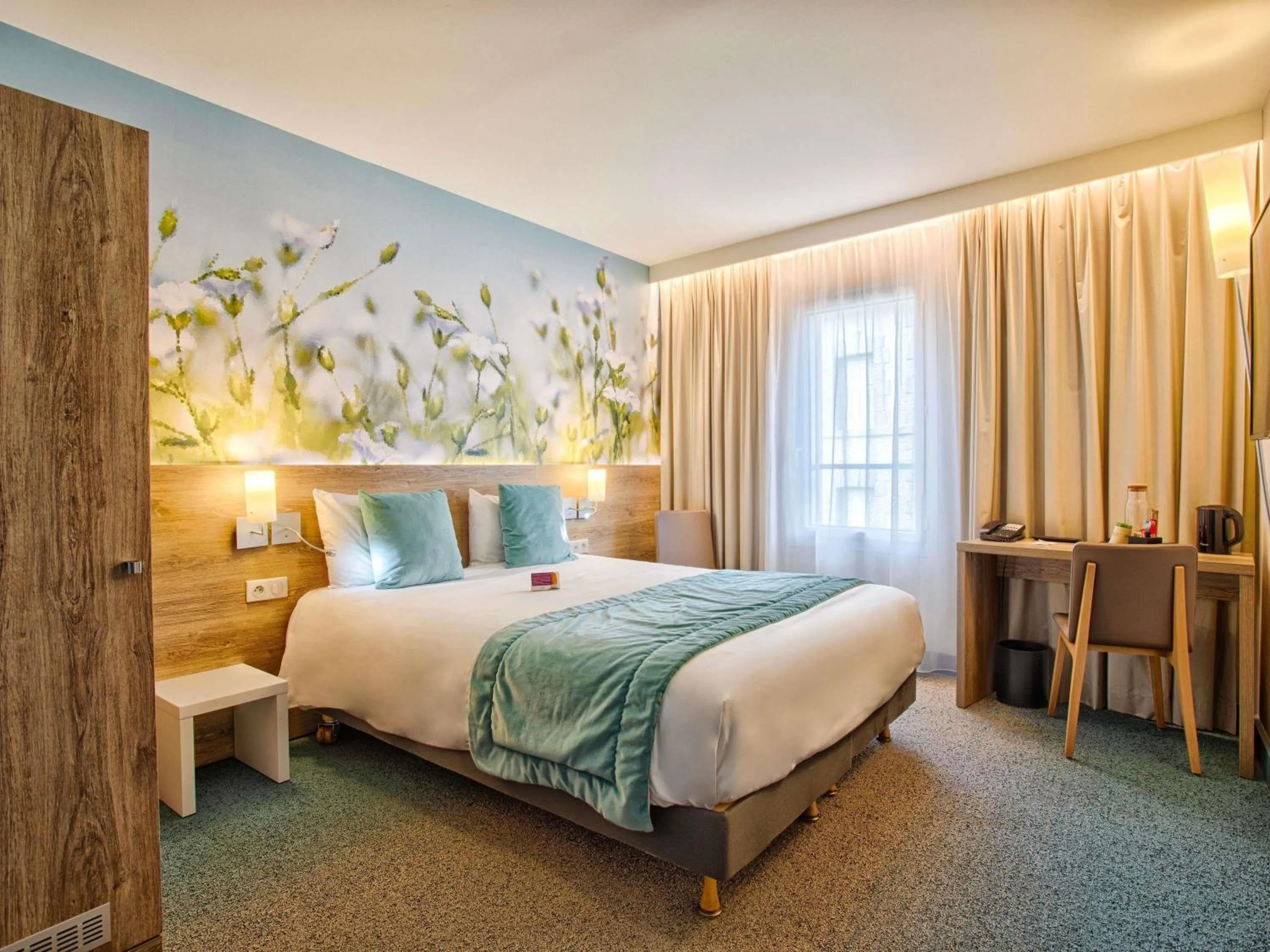 Bedroom, Bed in Mercure Trouville Sur Mer