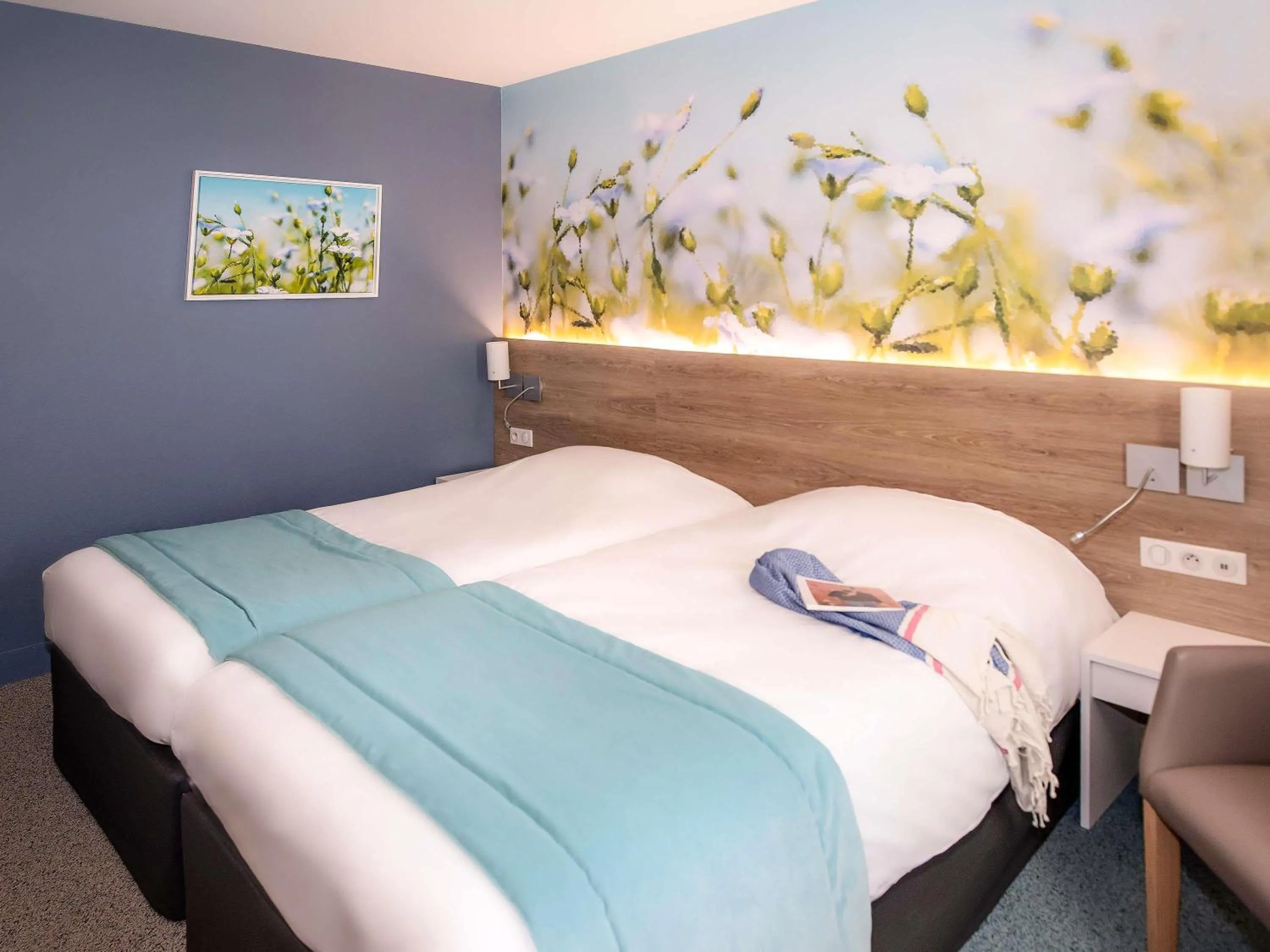 Bedroom, Bed in Mercure Trouville Sur Mer
