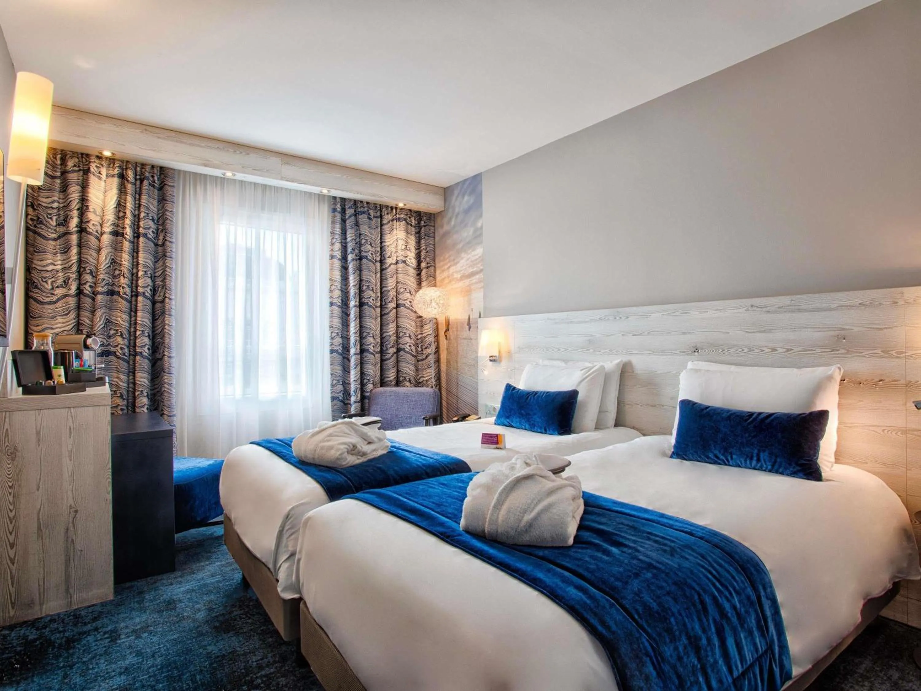 Bedroom, Bed in Mercure Trouville Sur Mer