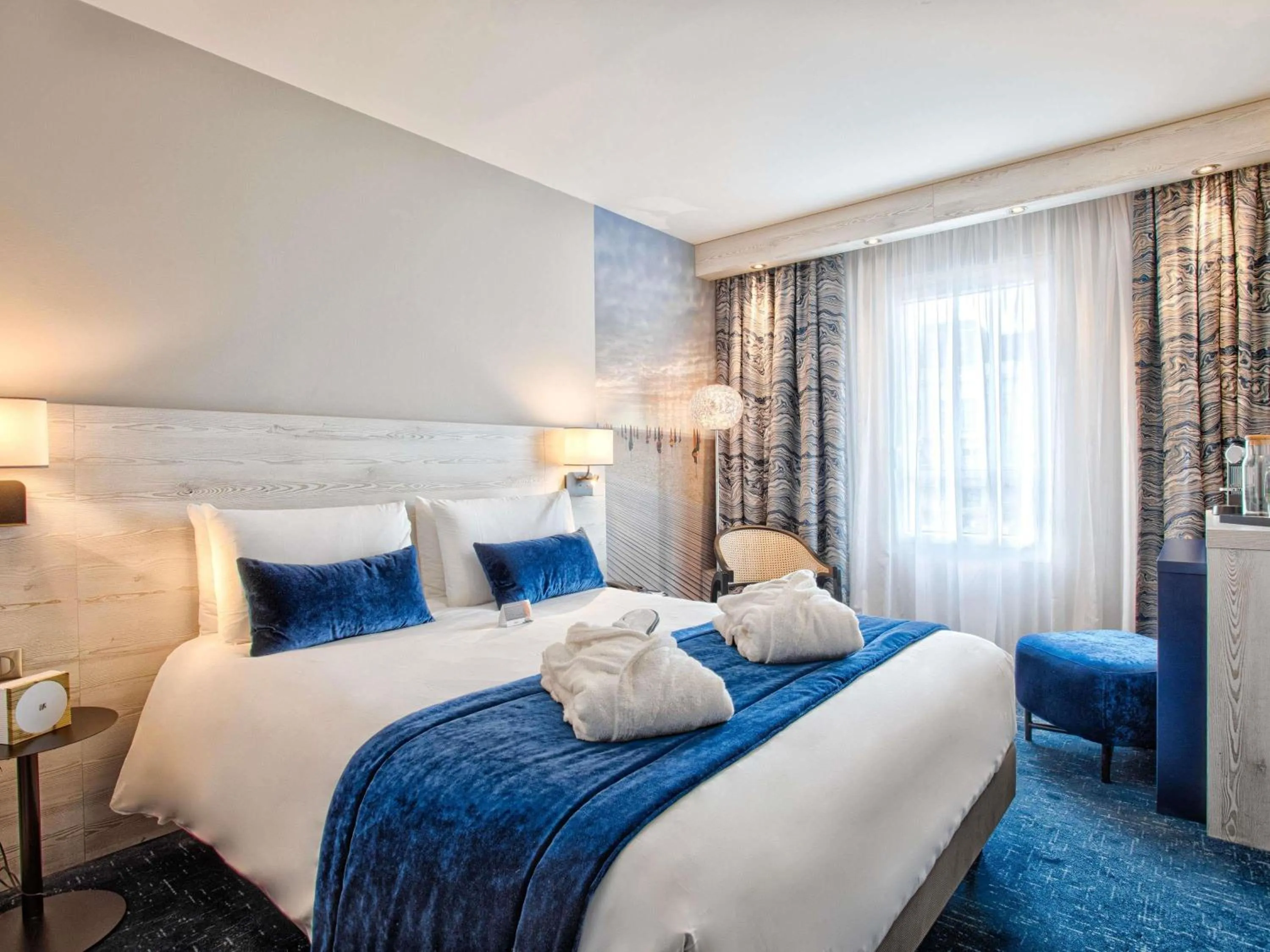 Bedroom, Bed in Mercure Trouville Sur Mer