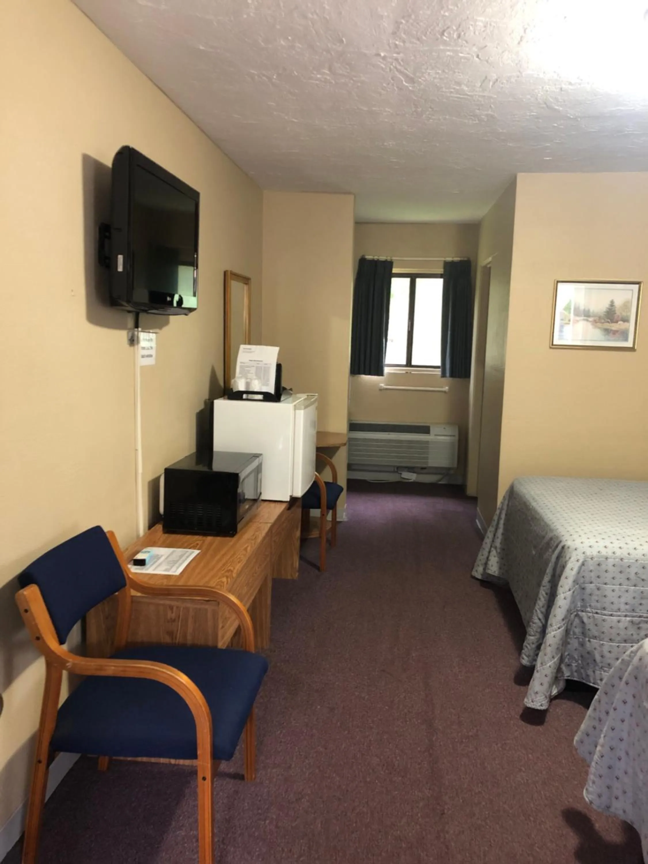 Bed in Laurel Park Inn