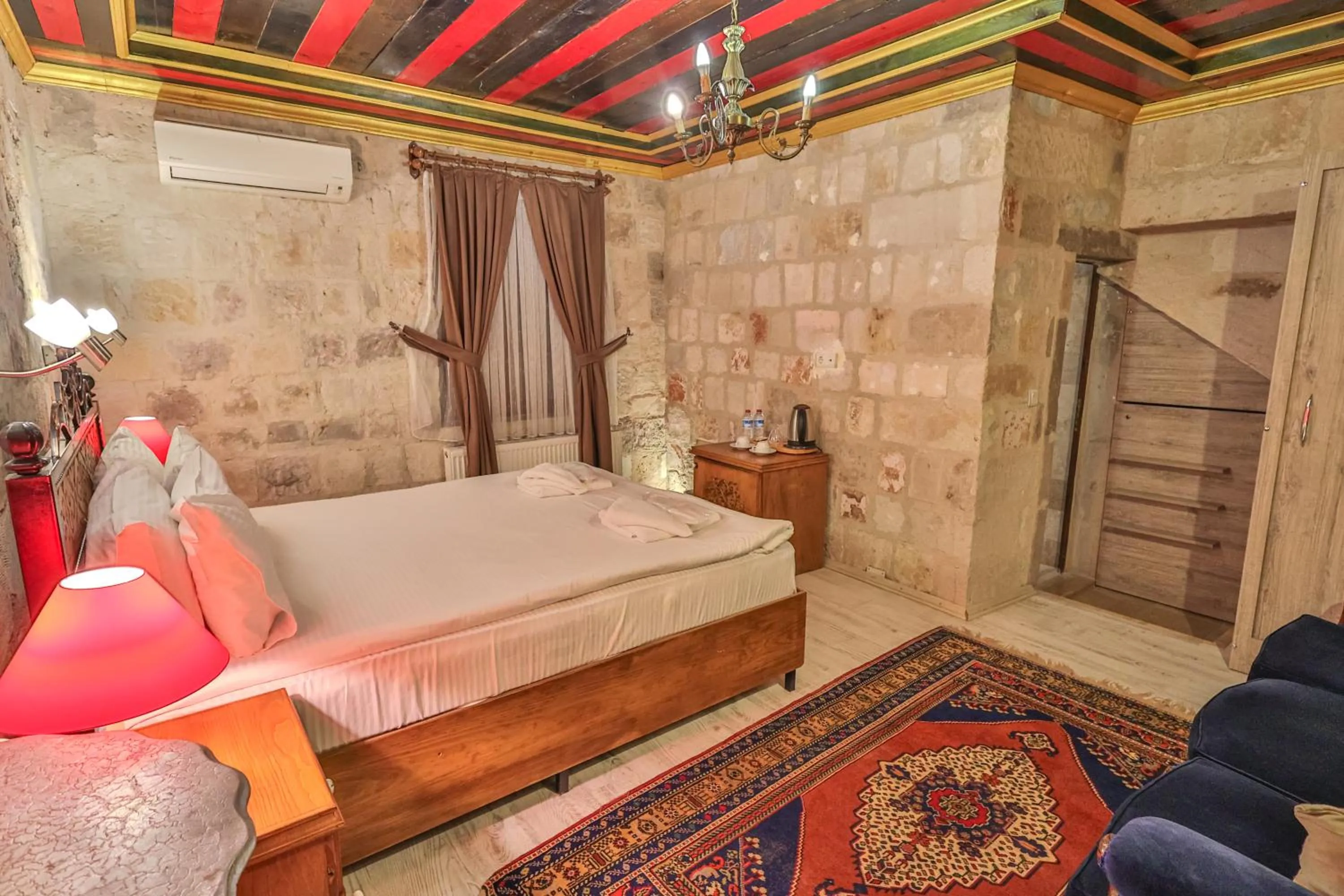 Photo of the whole room, Bed in Bedrock Cave Hotel