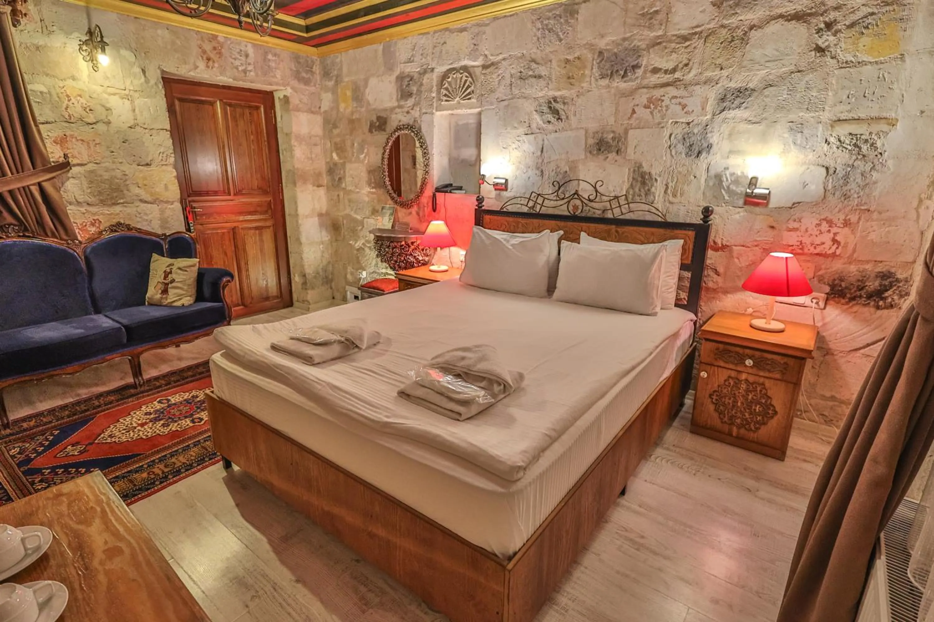 Seating area, Bed in Bedrock Cave Hotel