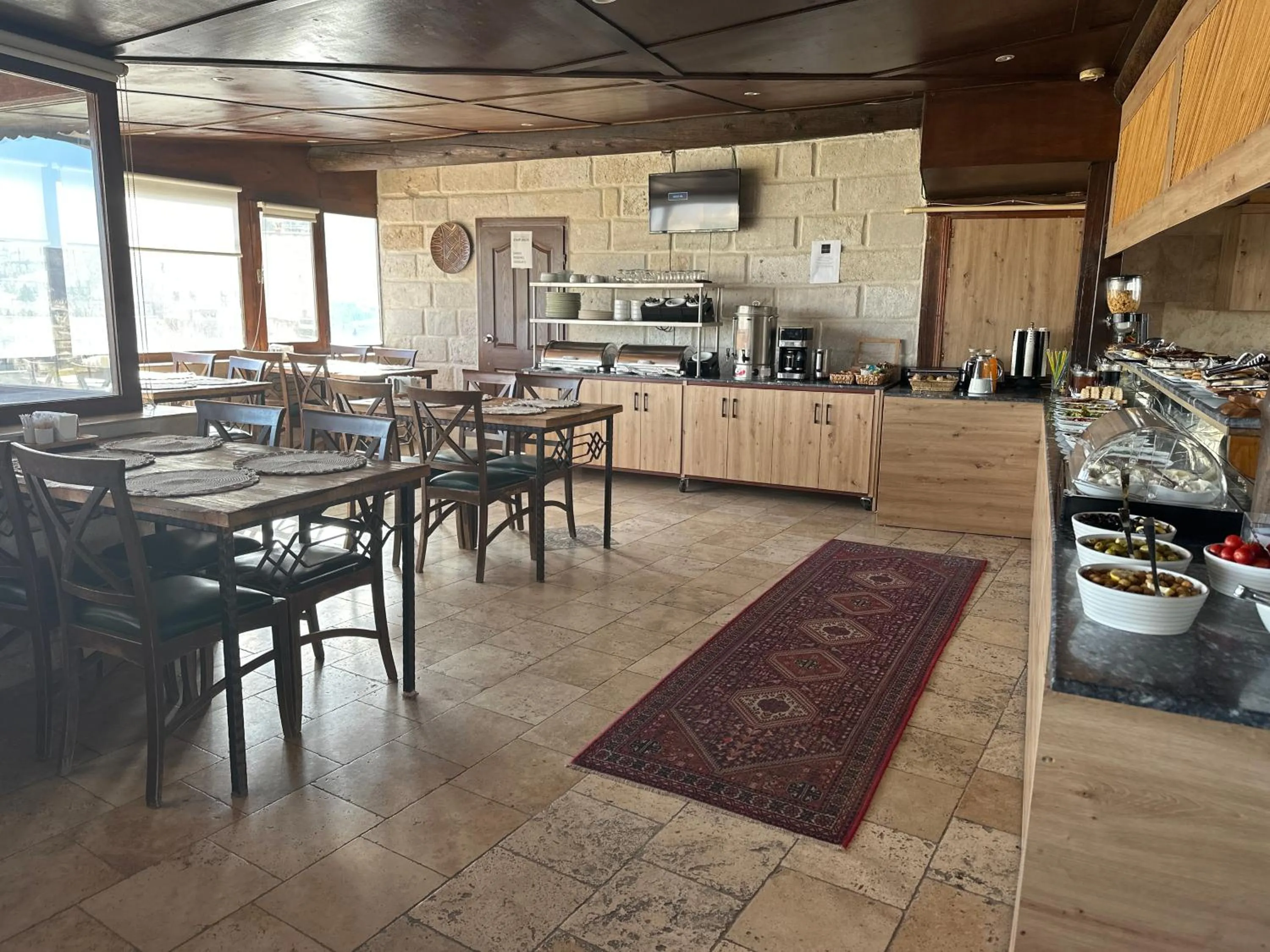 Kitchen or kitchenette in Bedrock Cave Hotel