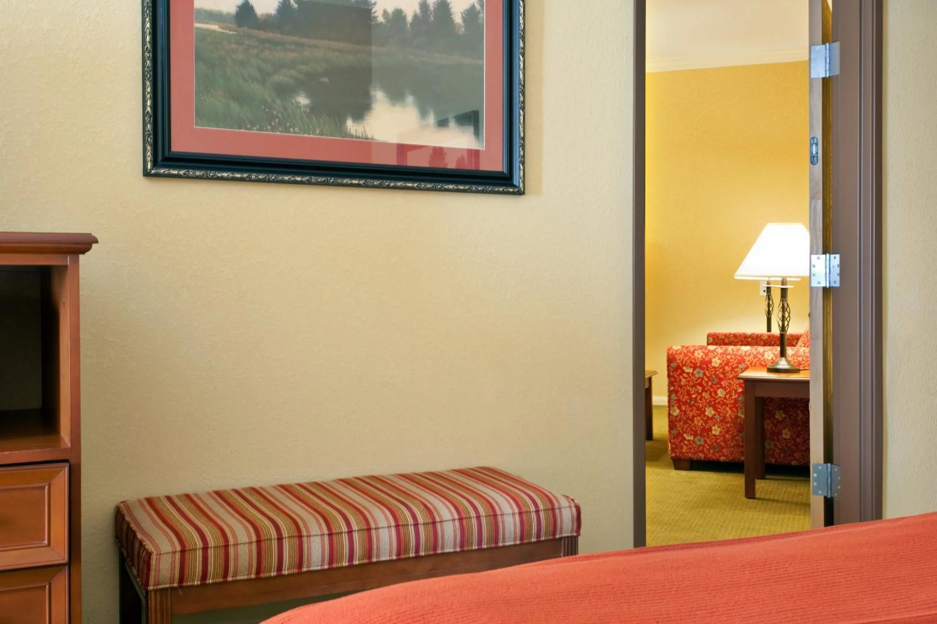 Photo of the whole room, Bed in Holiday Inn Express of Salado-Belton by IHG