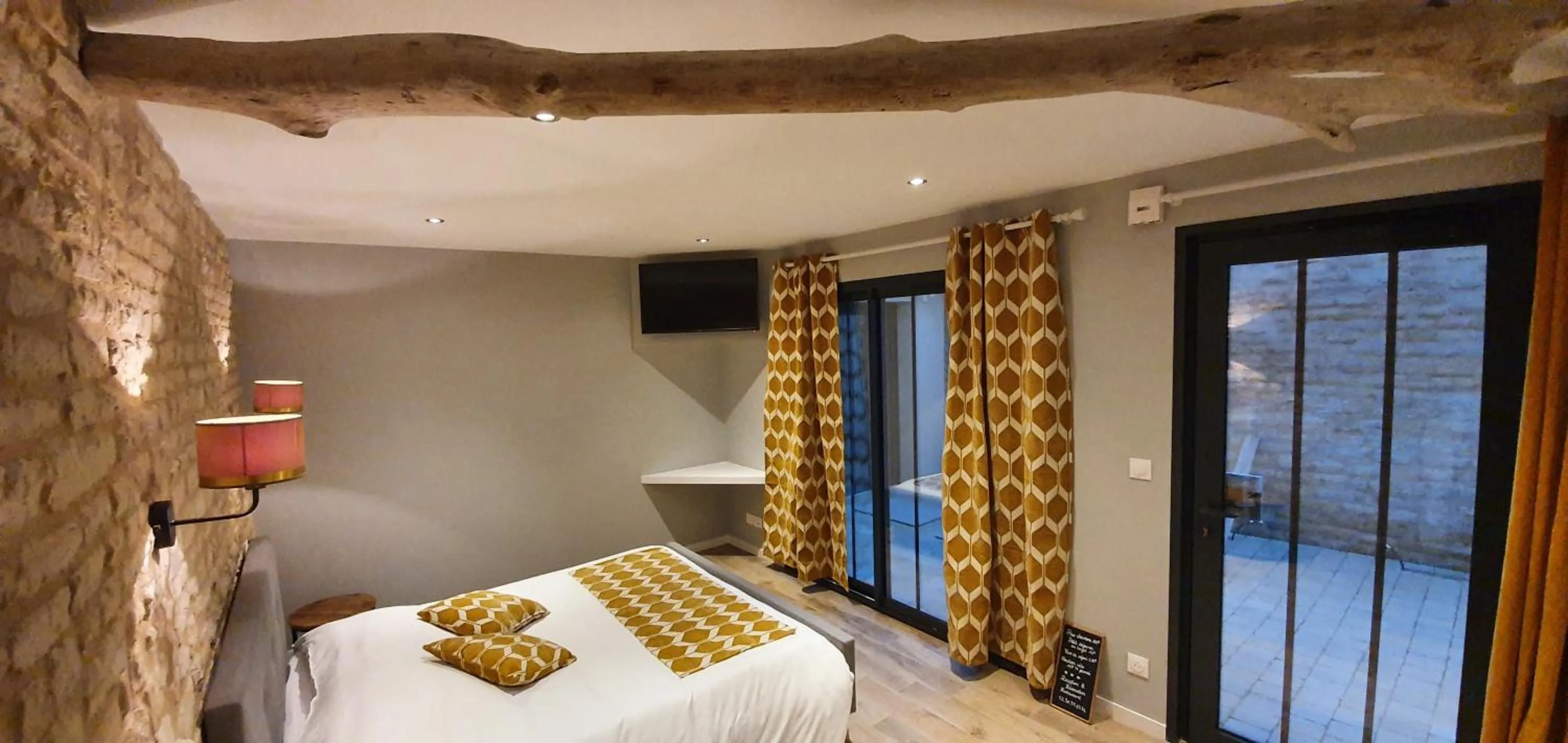 Bed in Hotel restaurant La Pêcherie - Le manoir d'à coté - Les 5 ruches -Logis hôtels