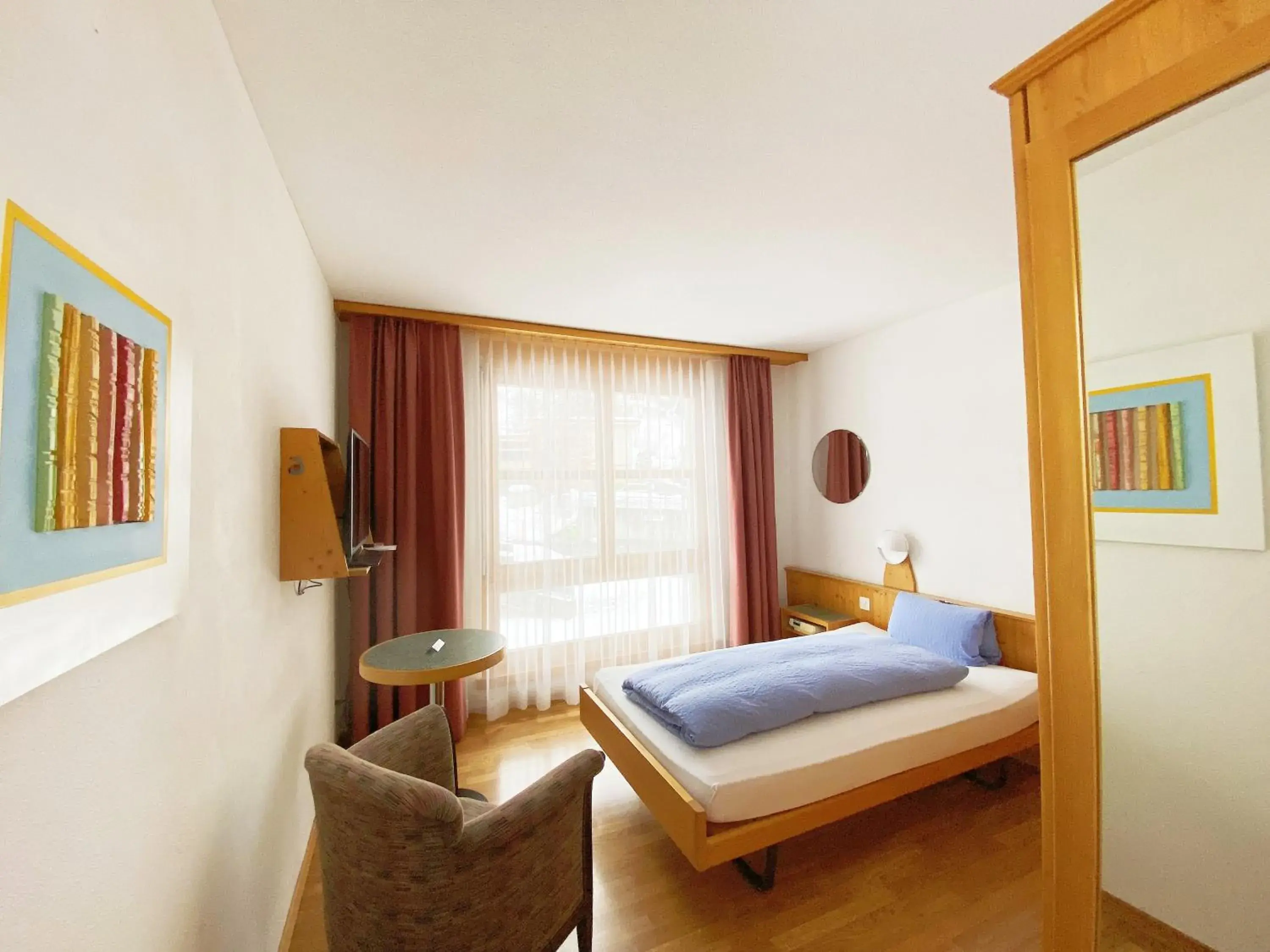 Single Room - Disability Access in Hotel Schöntal Single Room - Disability Access in Hotel Schöntal