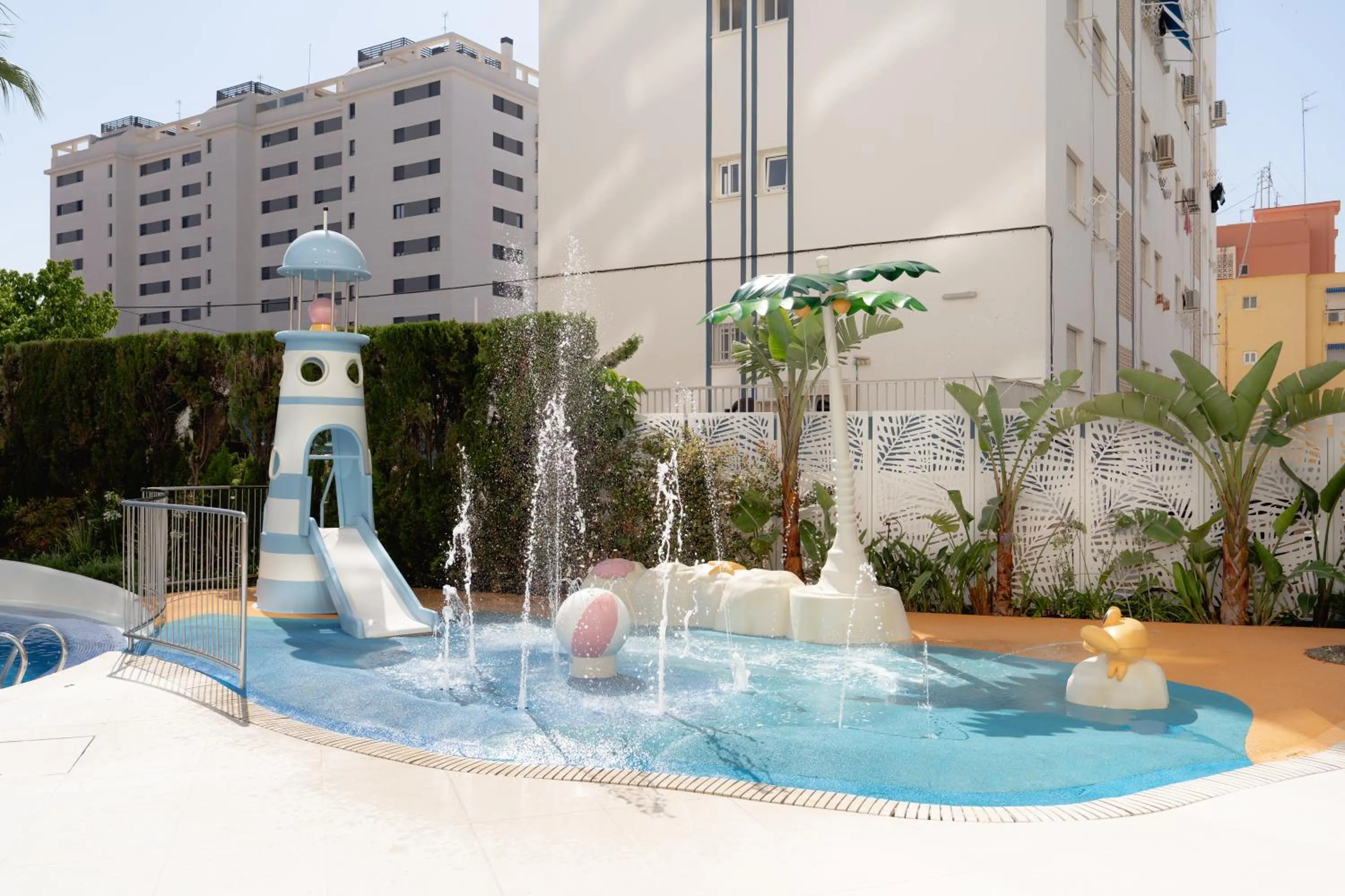 Swimming pool in Hotel RH Arena - Todo Incluido