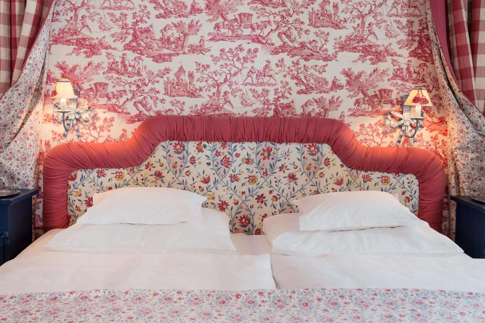 Bed in Hotel Edelweiss