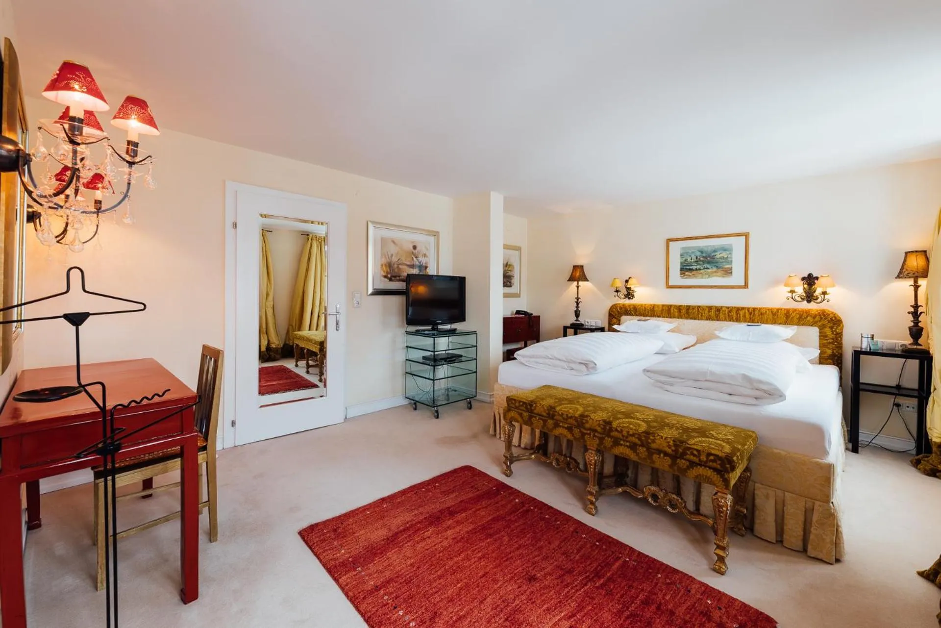 Bed in Hotel Edelweiss