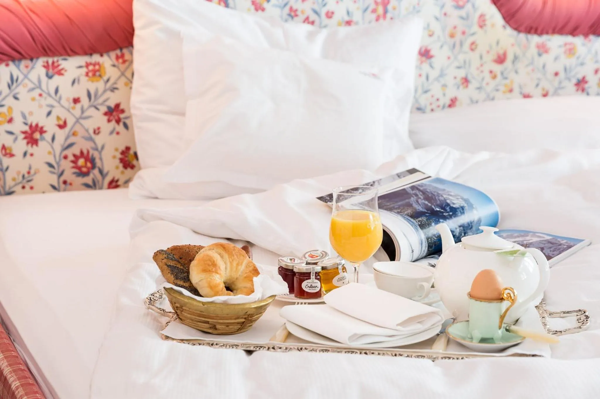 Breakfast, Bed in Hotel Edelweiss