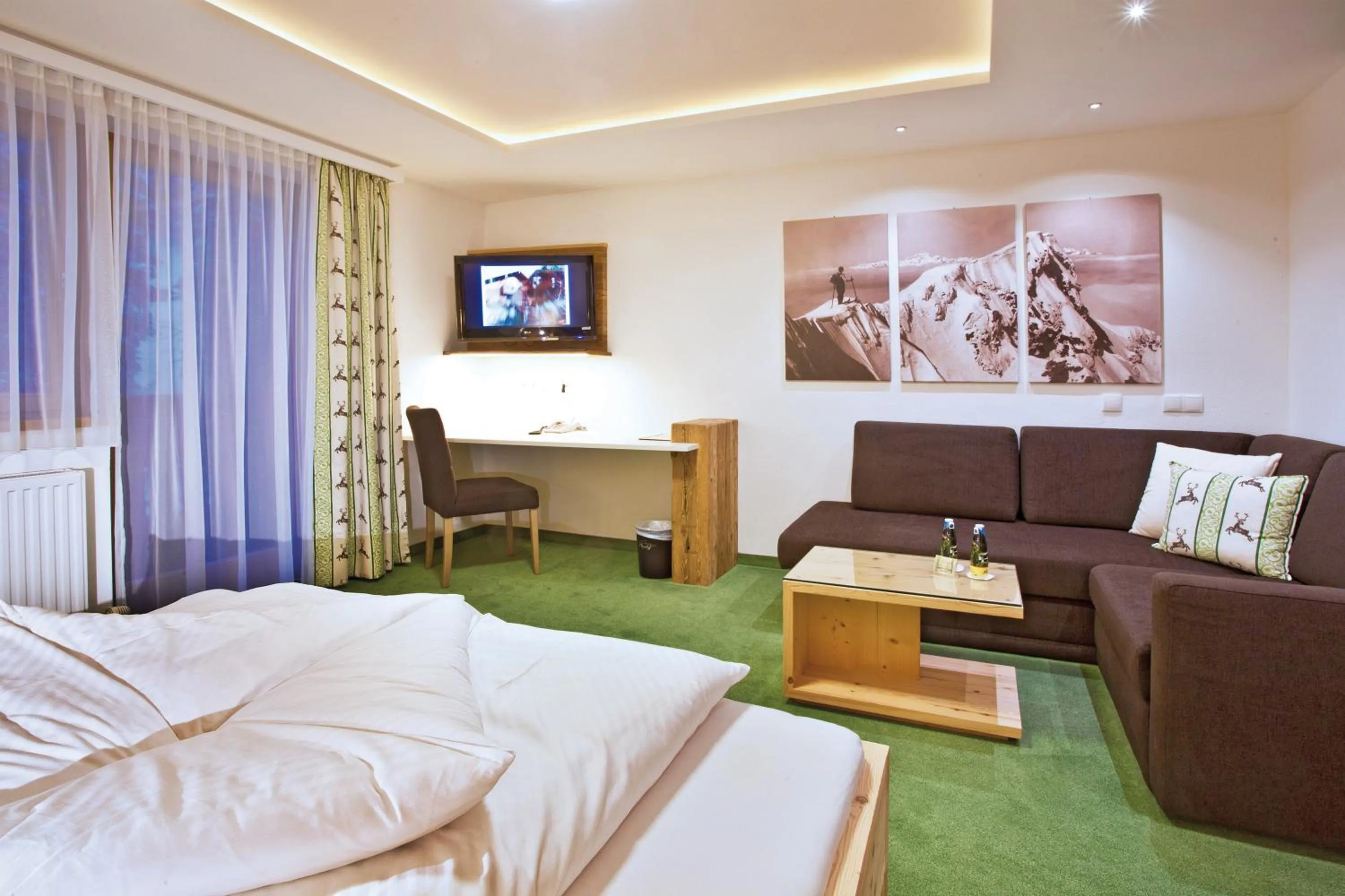 Photo of the whole room, Bed in Landhotel Alpenhof Filzmoos