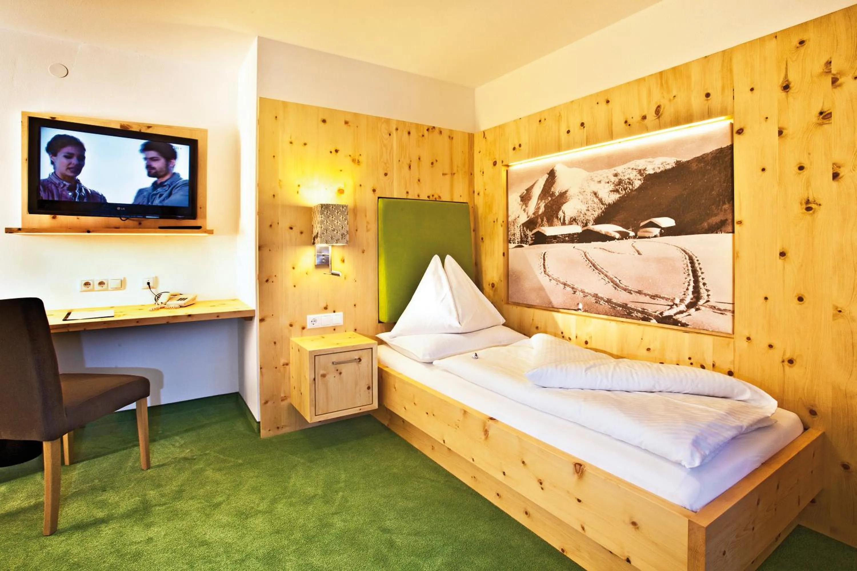 Photo of the whole room, Bed in Landhotel Alpenhof Filzmoos