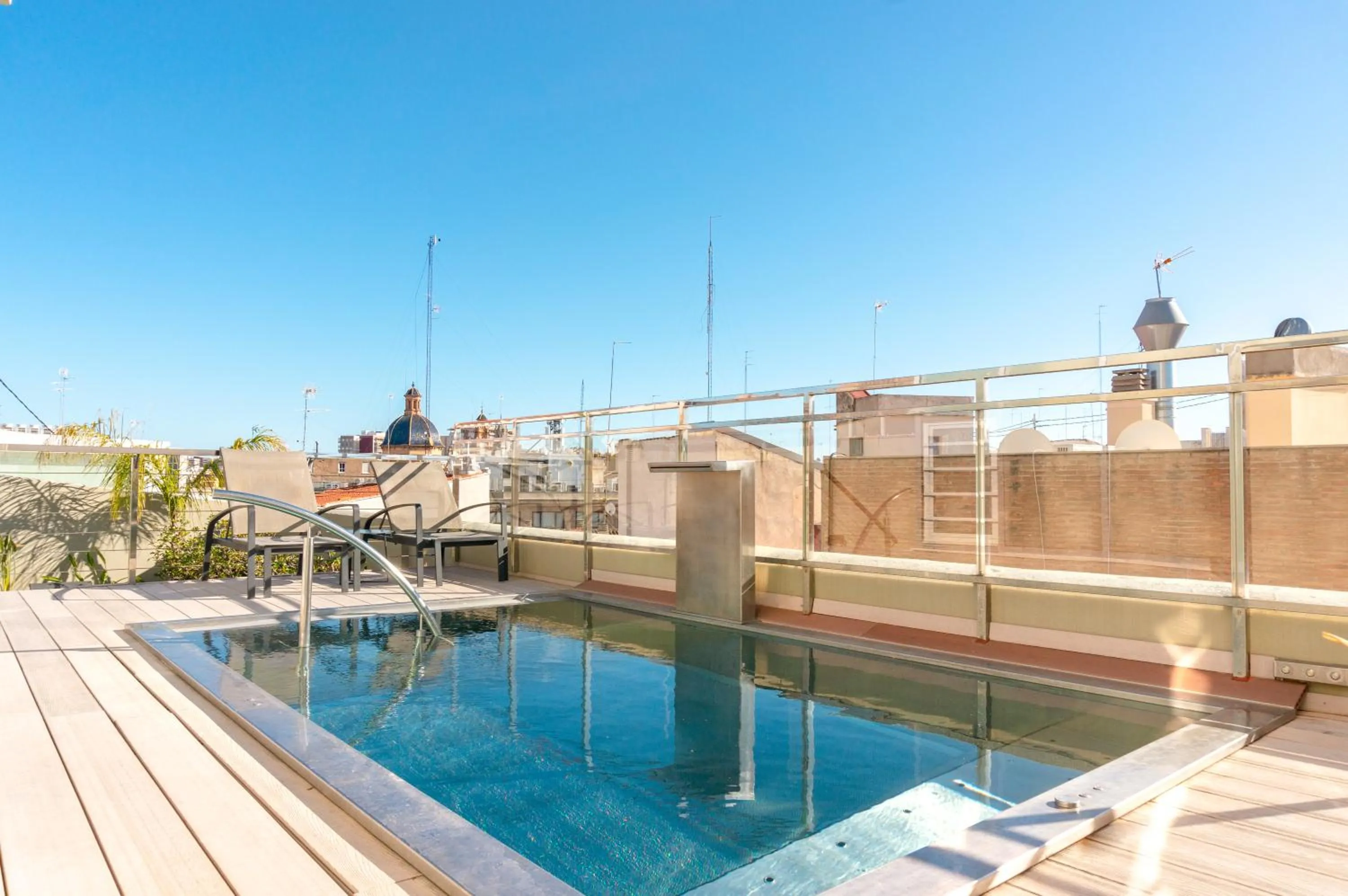 Swimming pool in The Valentia Cabillers
