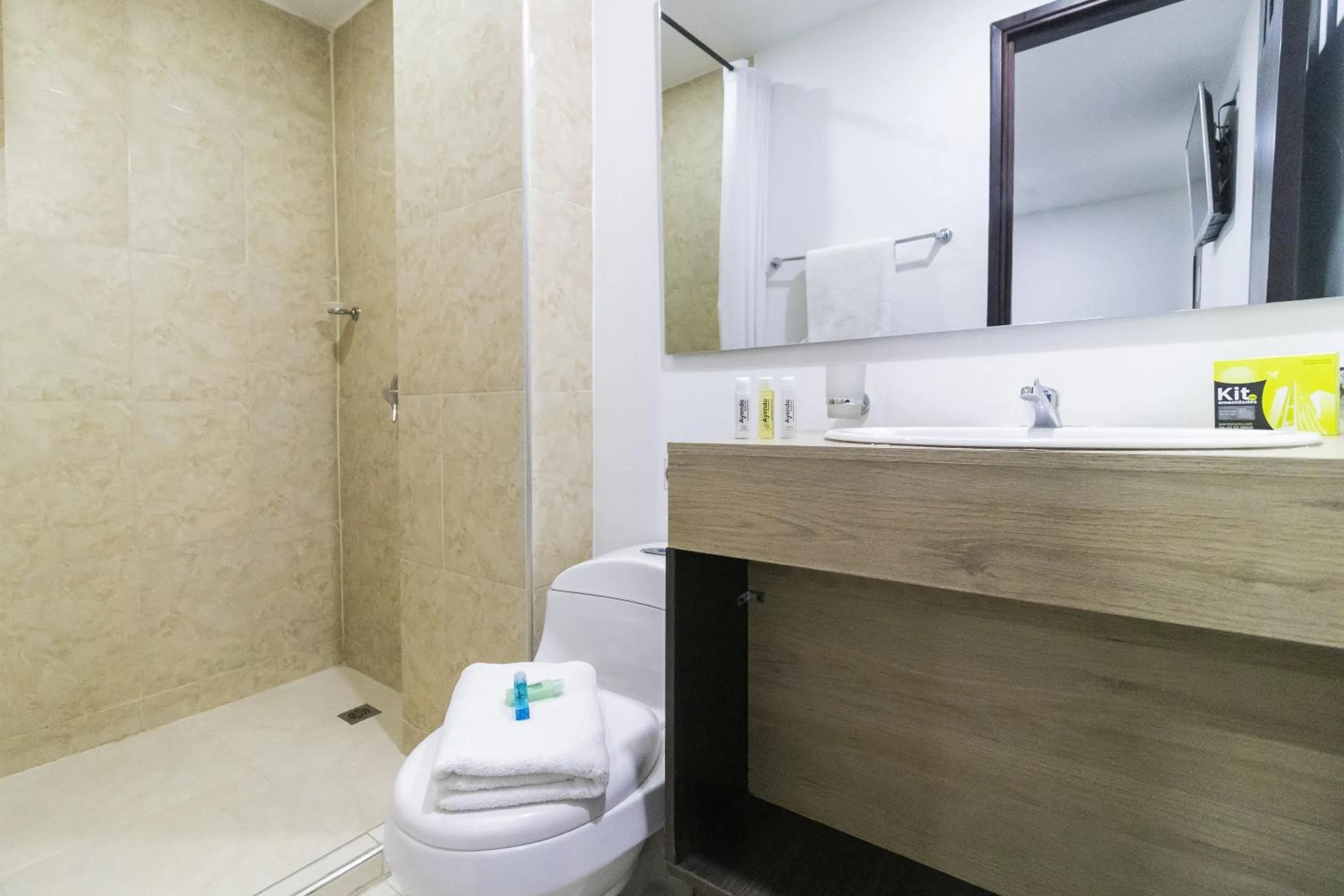 Shower in Ayenda 1063 Golden