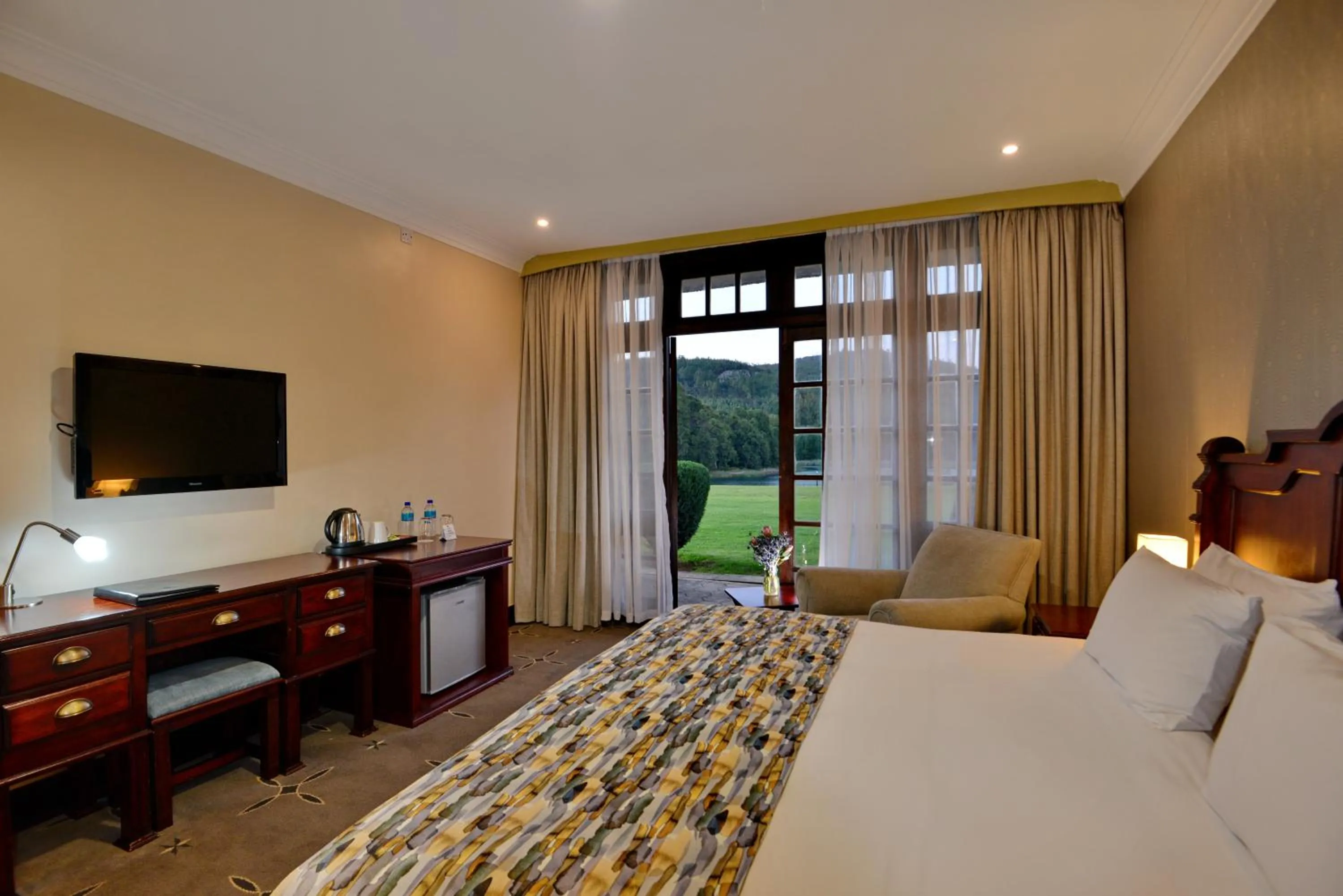 View (from property/room), Bed in Troutbeck Resort