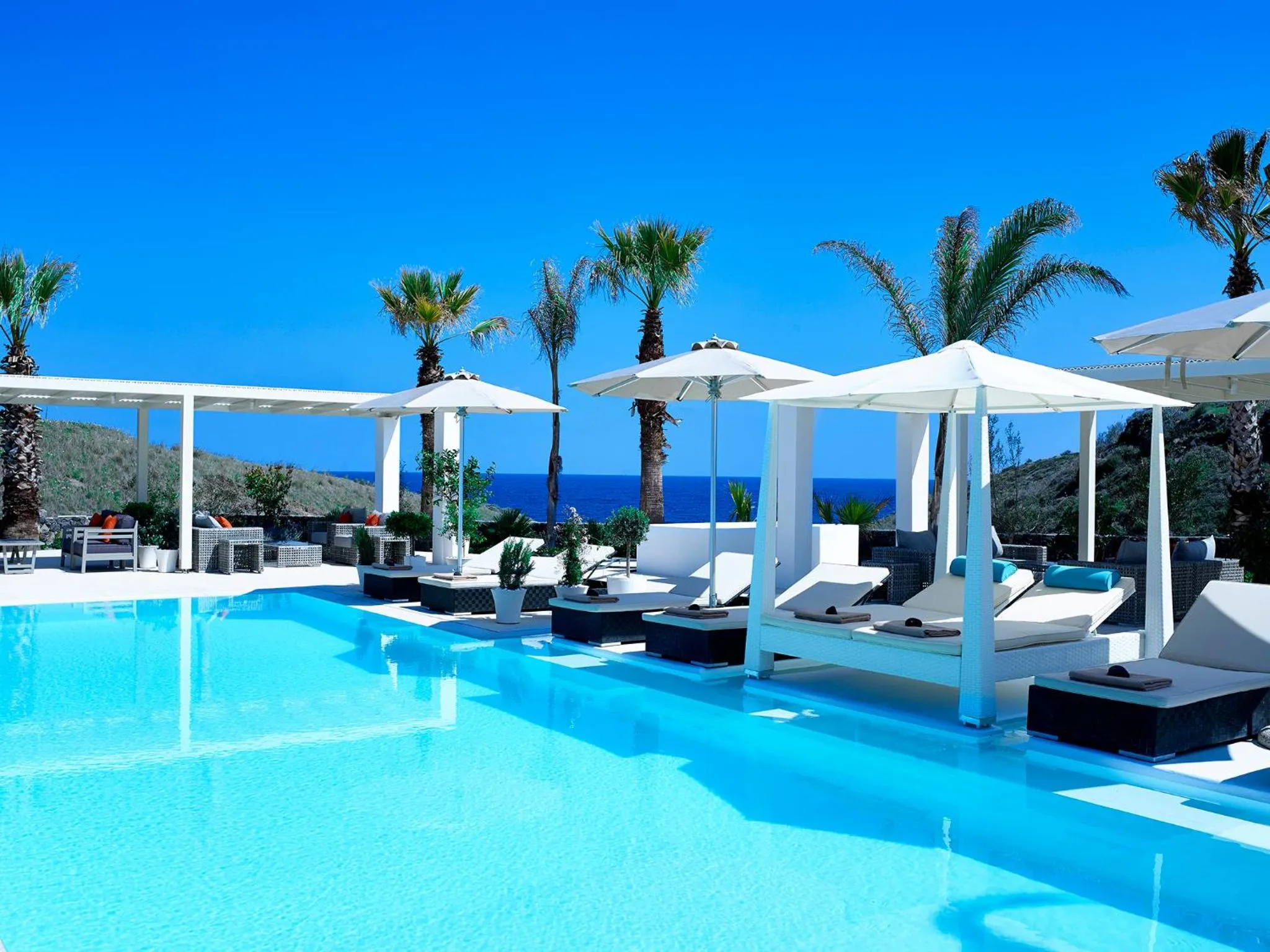 Swimming pool in Aurora Santorini