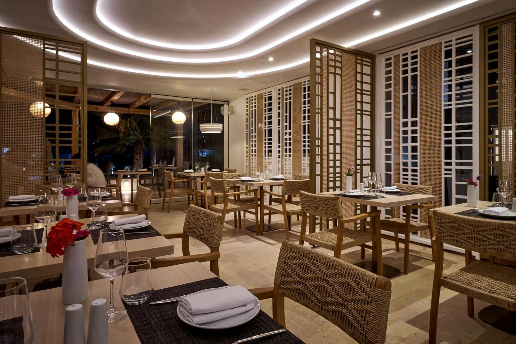 Restaurant/places to eat in Aurora Santorini