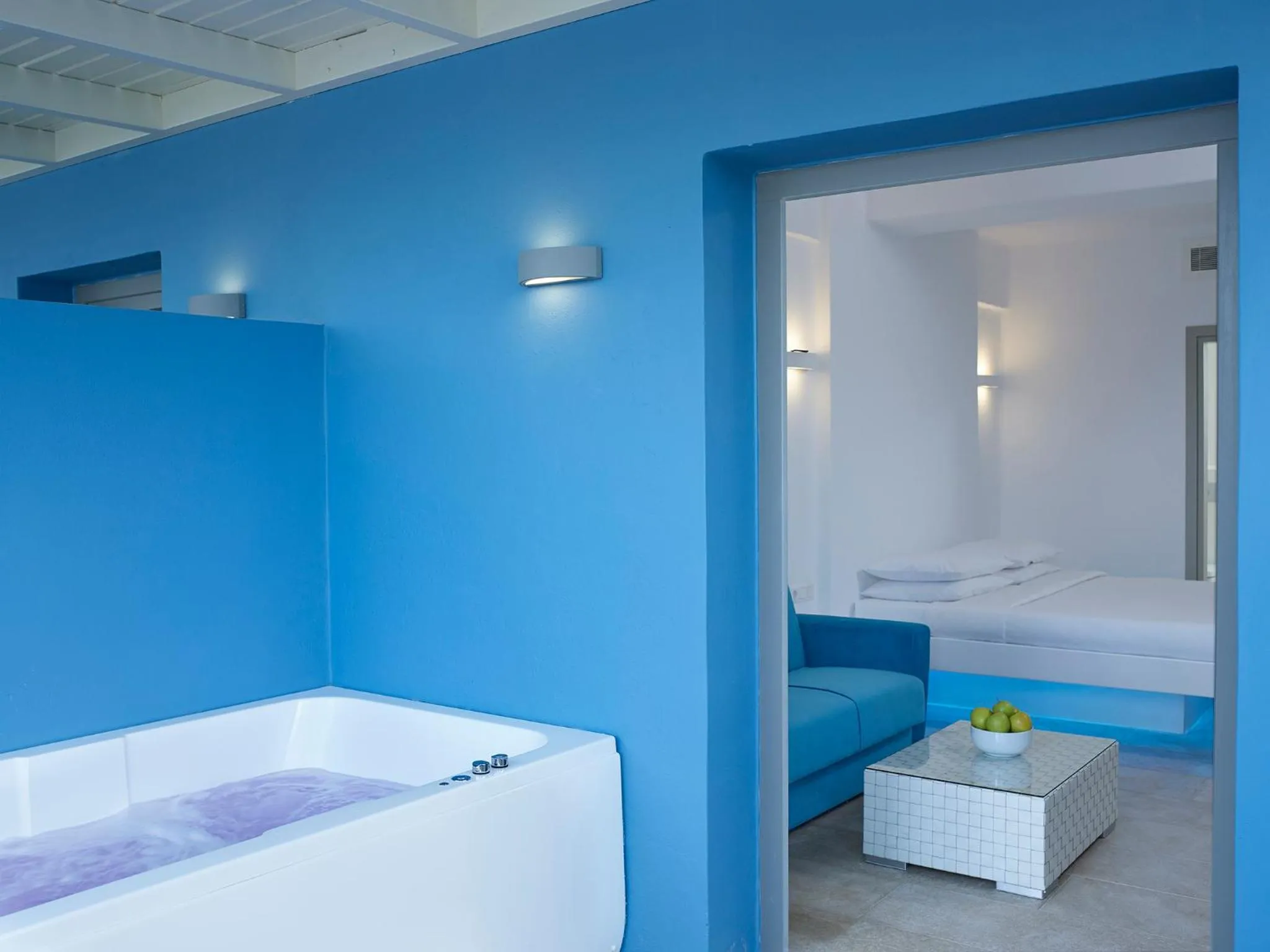 Hot Tub, Bed in Aurora Santorini