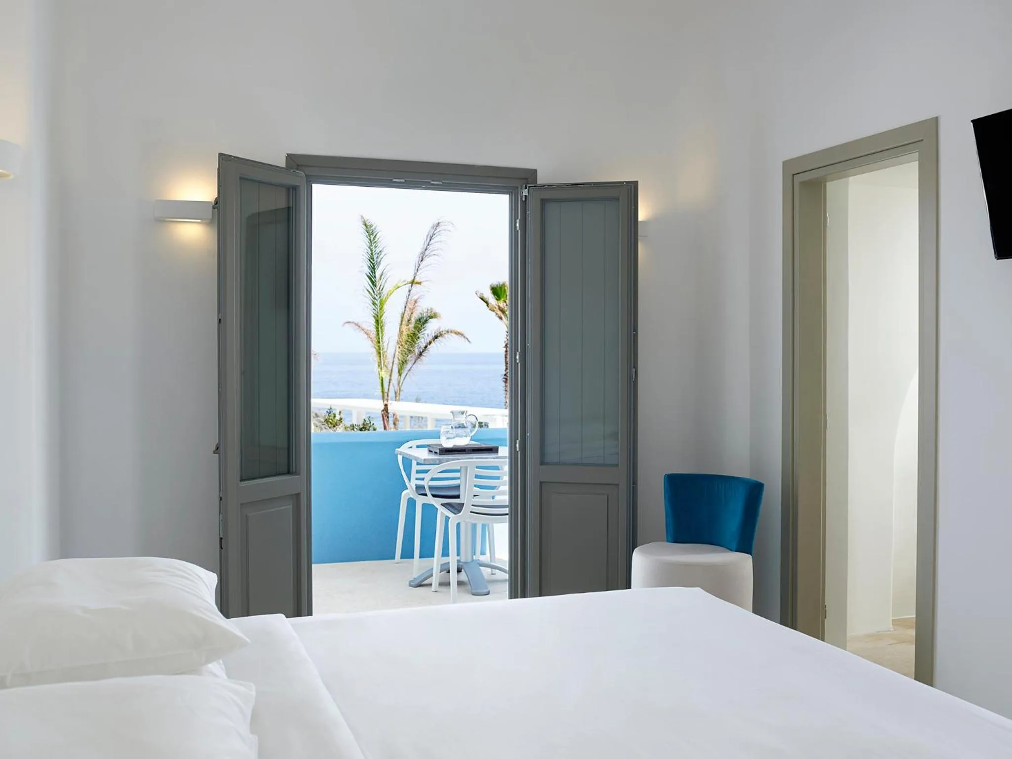 Balcony/Terrace, Bed in Aurora Santorini