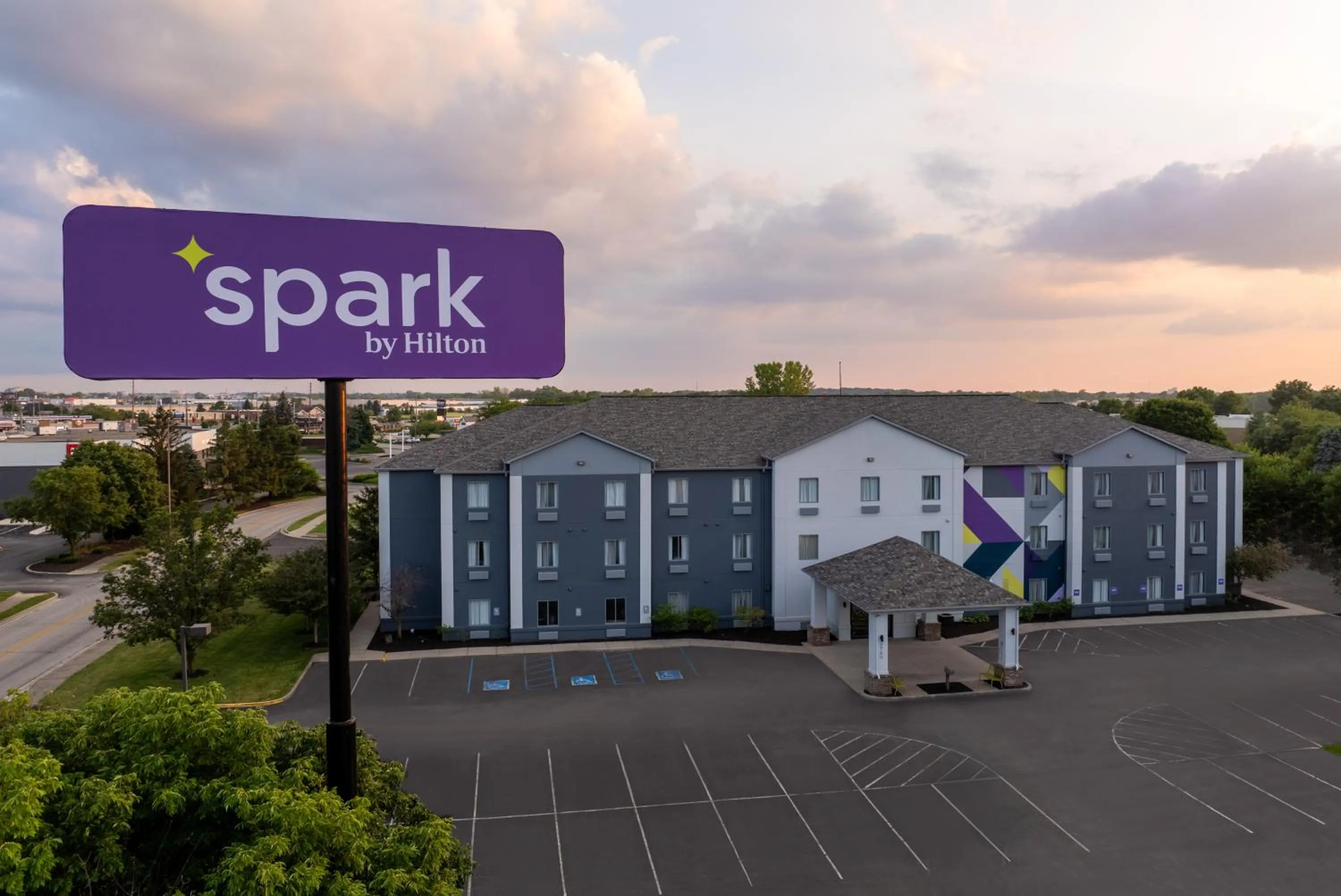 Property building in Spark by Hilton Indianapolis Northeast Fishers