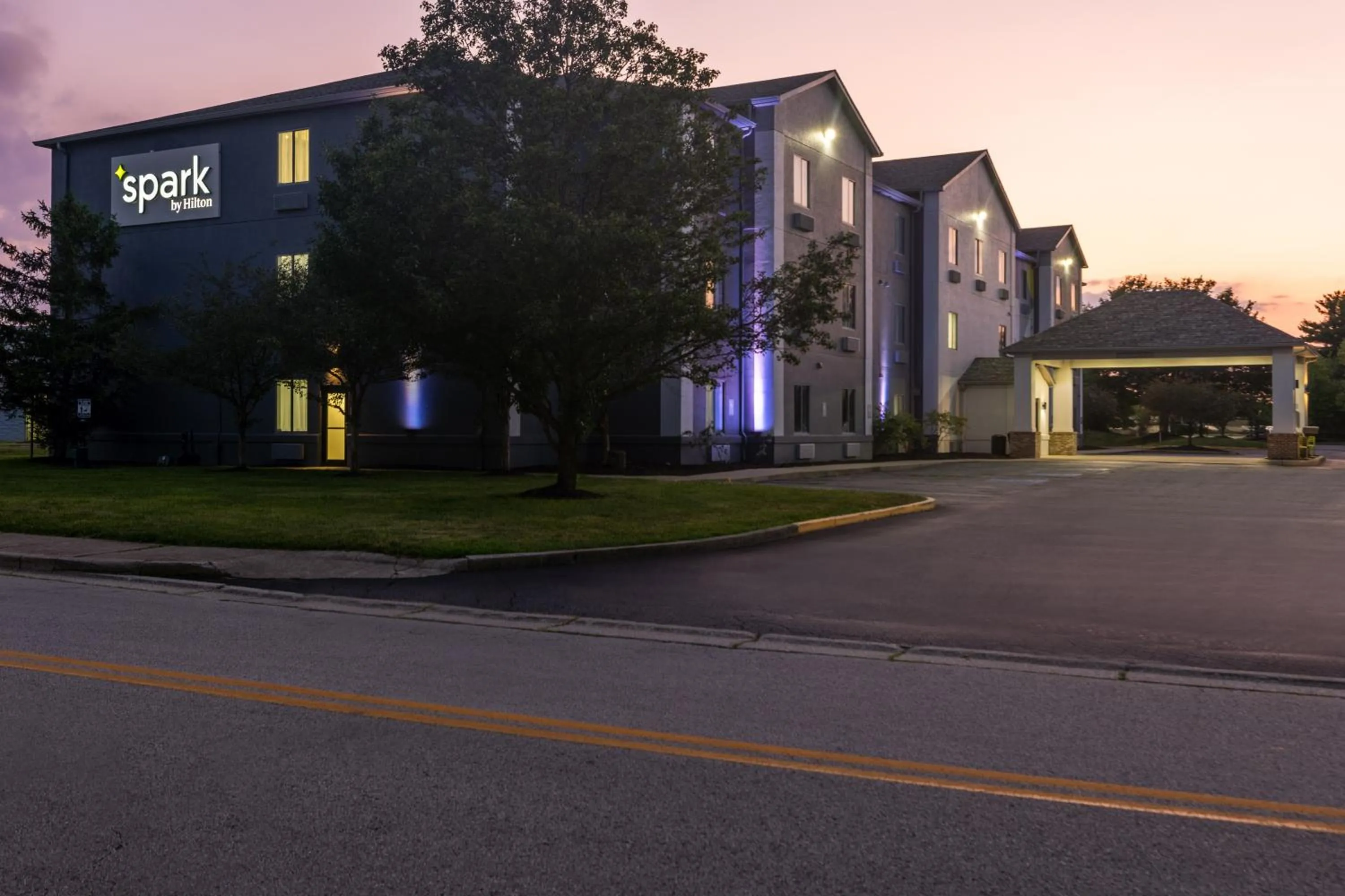 Property building in Spark by Hilton Indianapolis Northeast Fishers