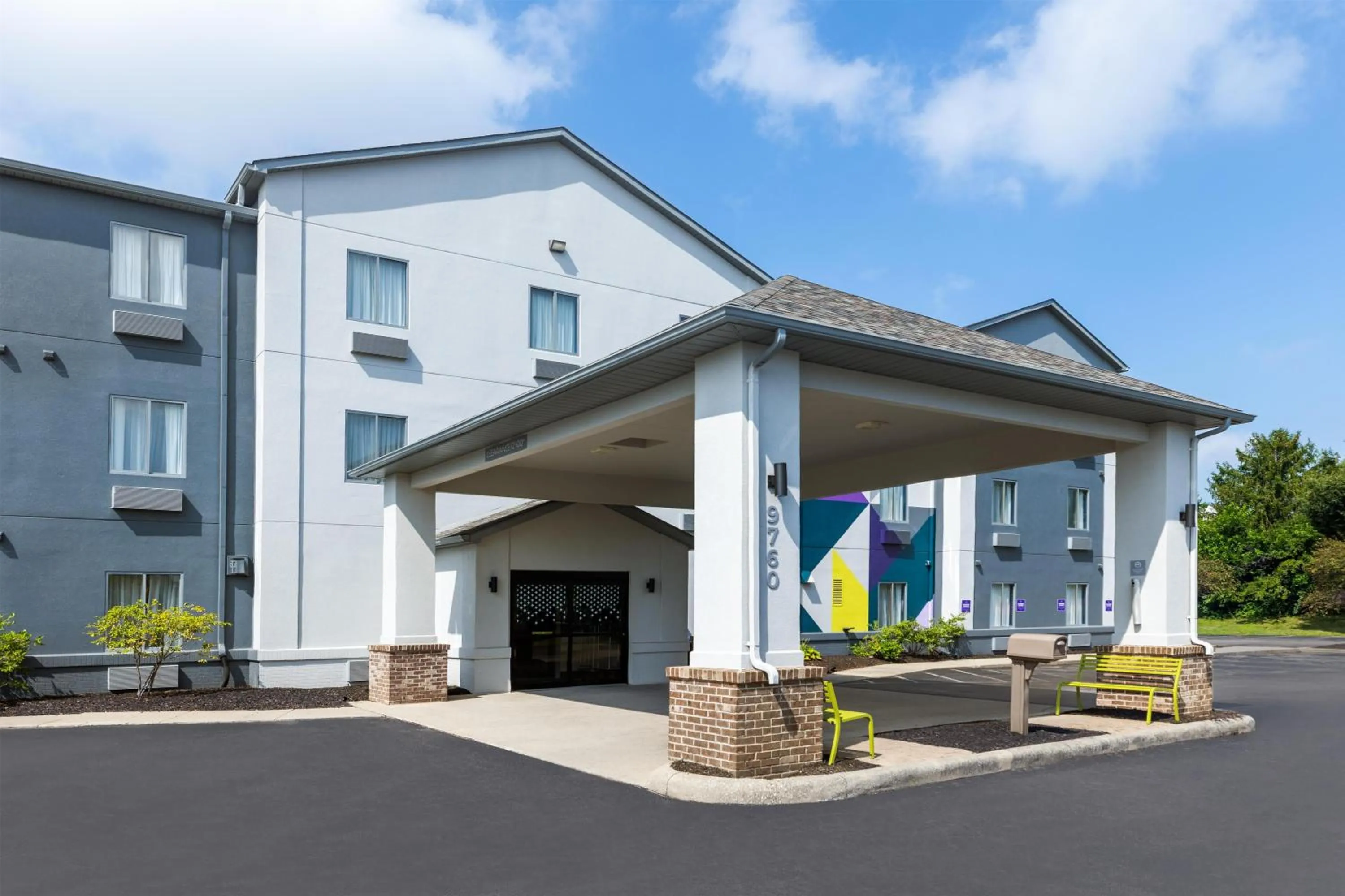 Property building in Spark by Hilton Indianapolis Northeast Fishers