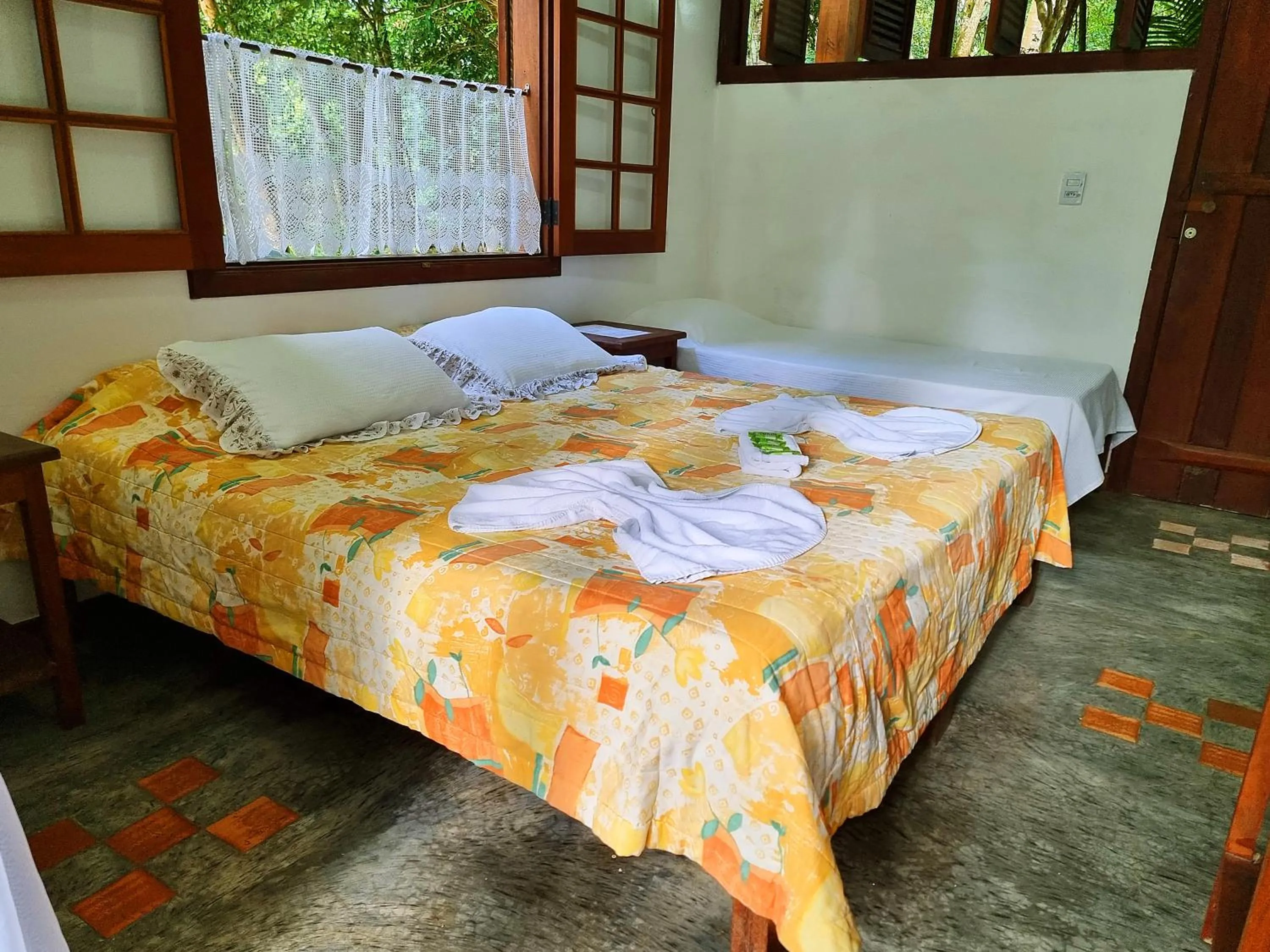 Photo of the whole room, Bed in Pousada Rumo dos Ventos