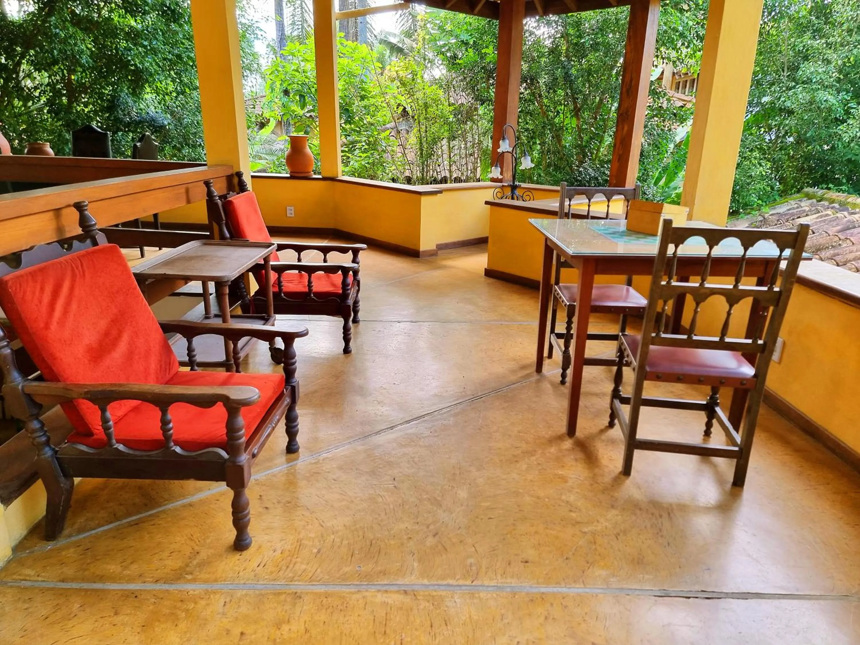 Seating area in Pousada Rumo dos Ventos