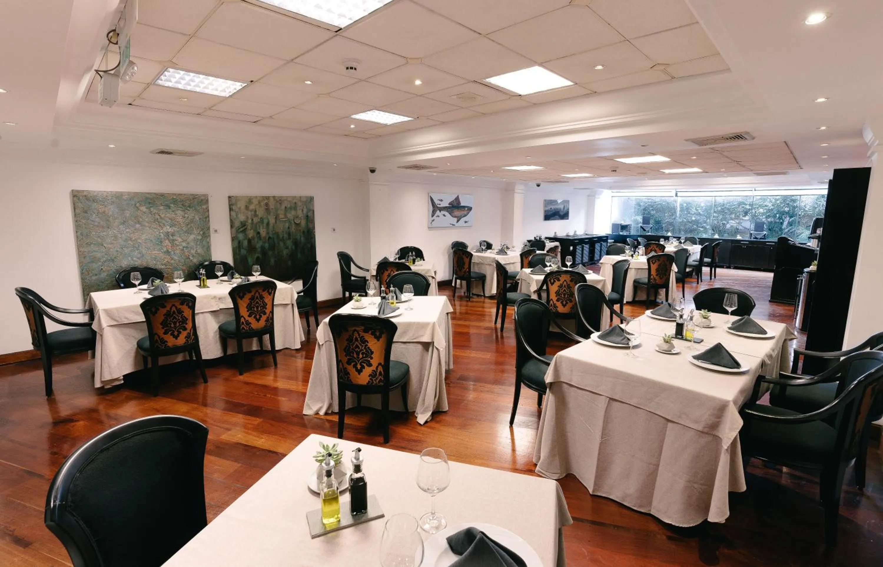 Restaurant/places to eat in BTH Hotel Lima Golf