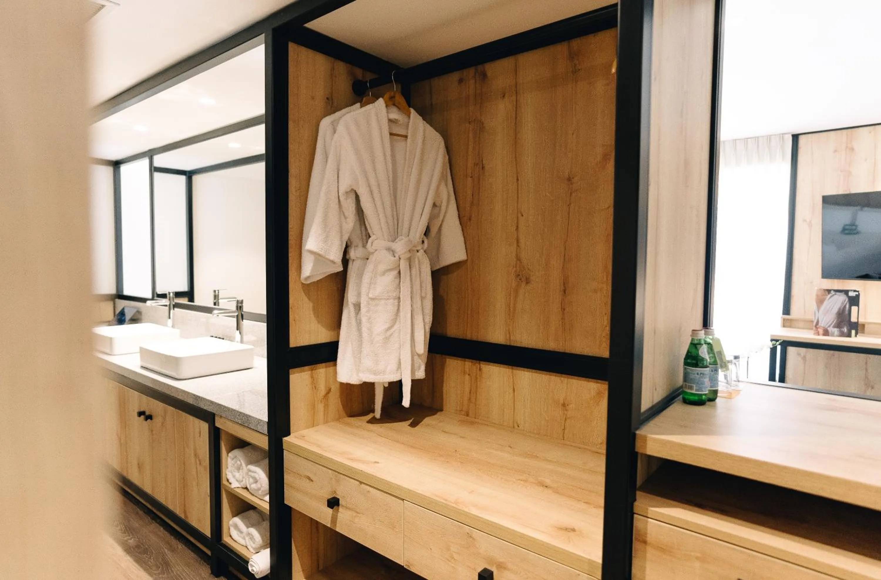 Bathroom, Bed in BTH Hotel Lima Golf