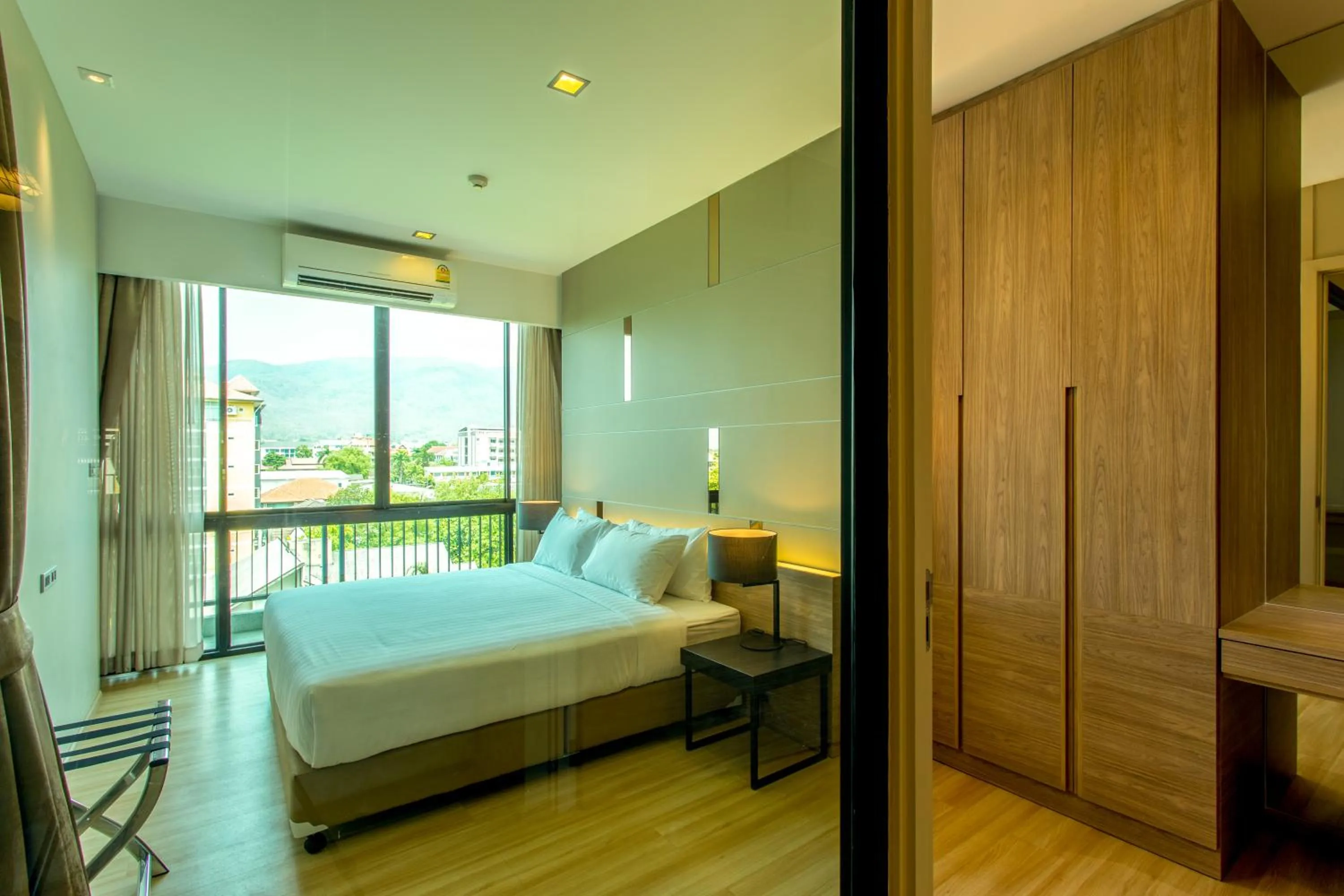 Photo of the whole room, Bed in Hyde Park Chiangmai