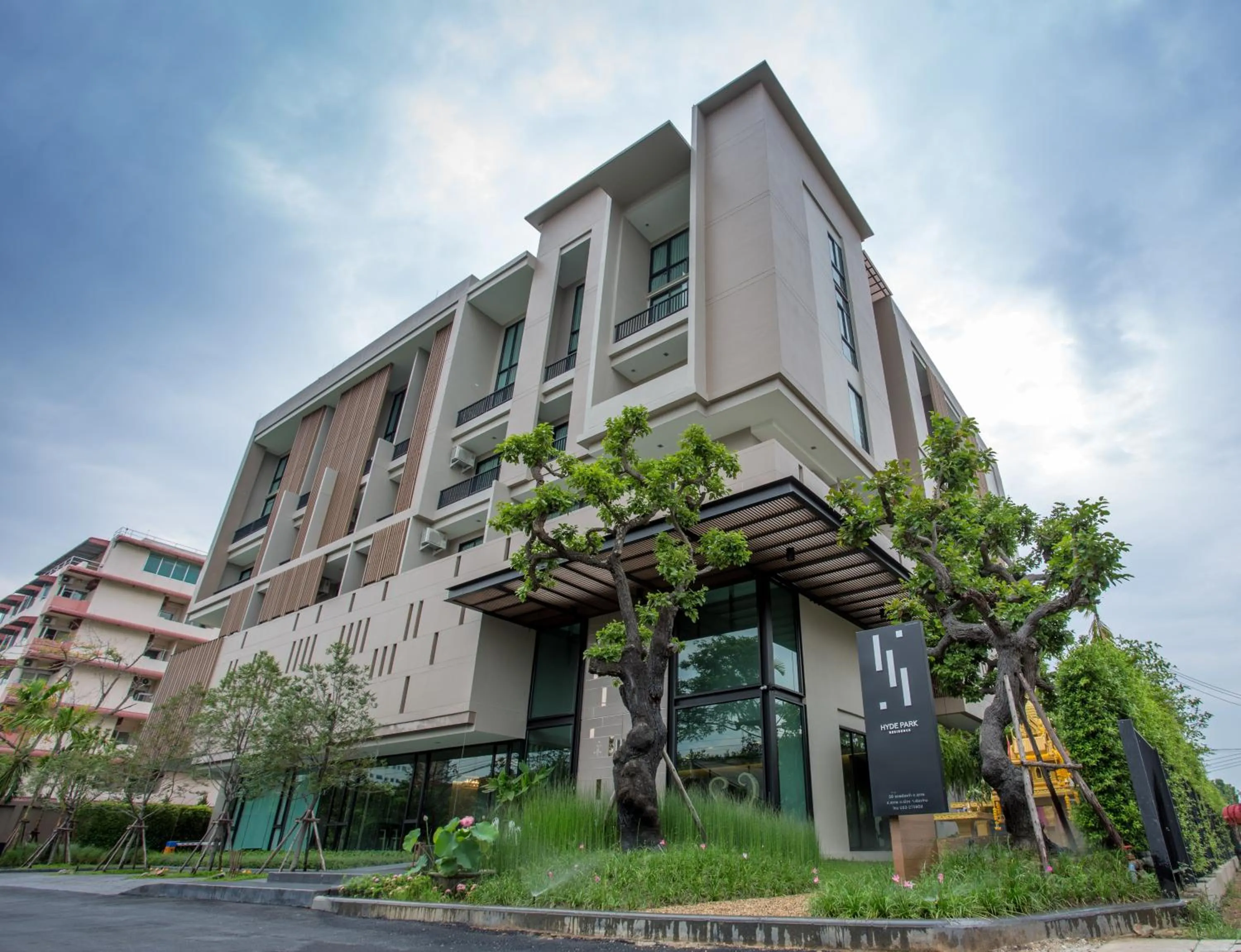 Property building in Hyde Park Chiangmai