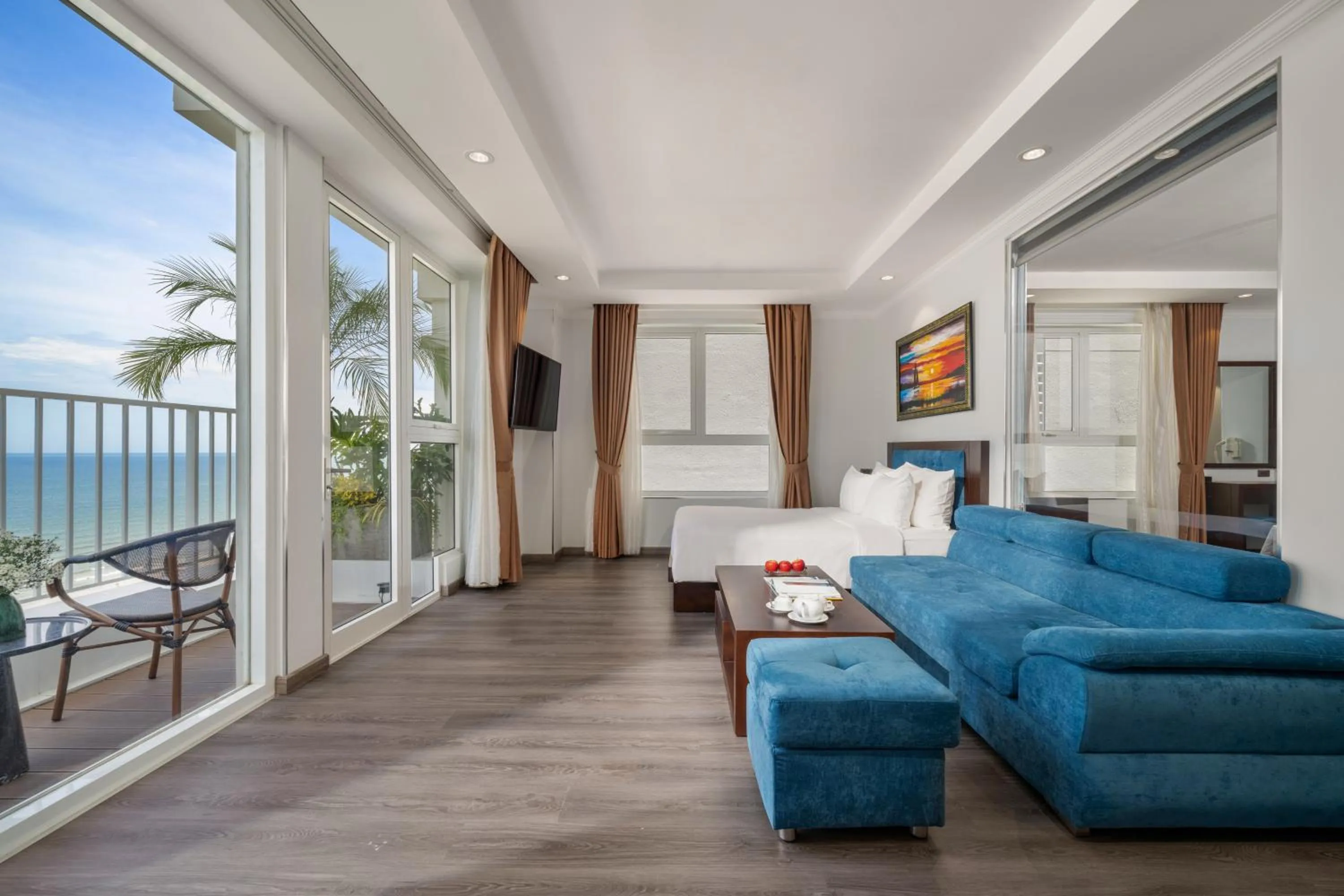 Living room in BlueSun Danang Beach Hotel