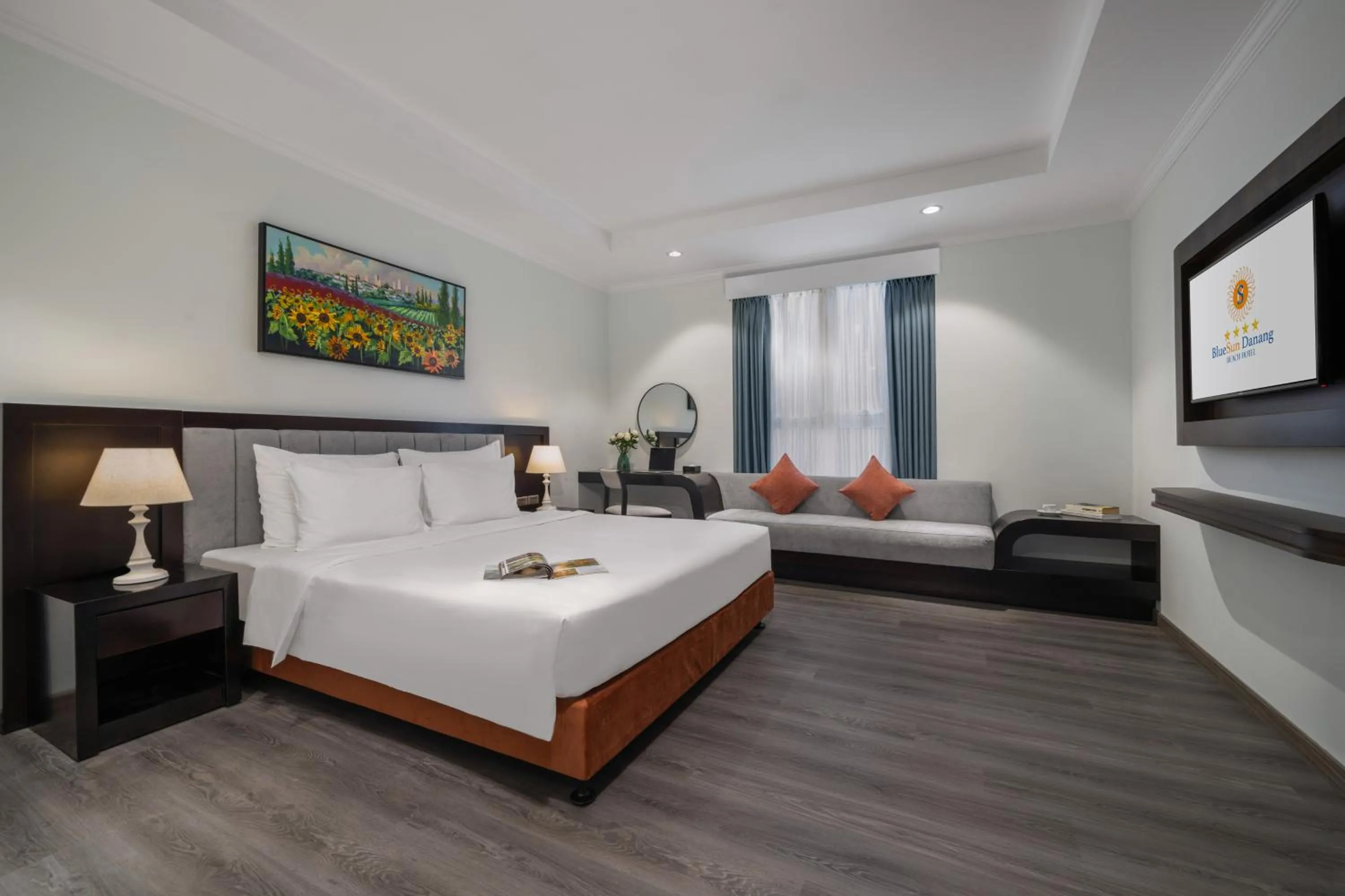 Deluxe King Room - Afternoon Tea Included in BlueSun Danang Beach Hotel