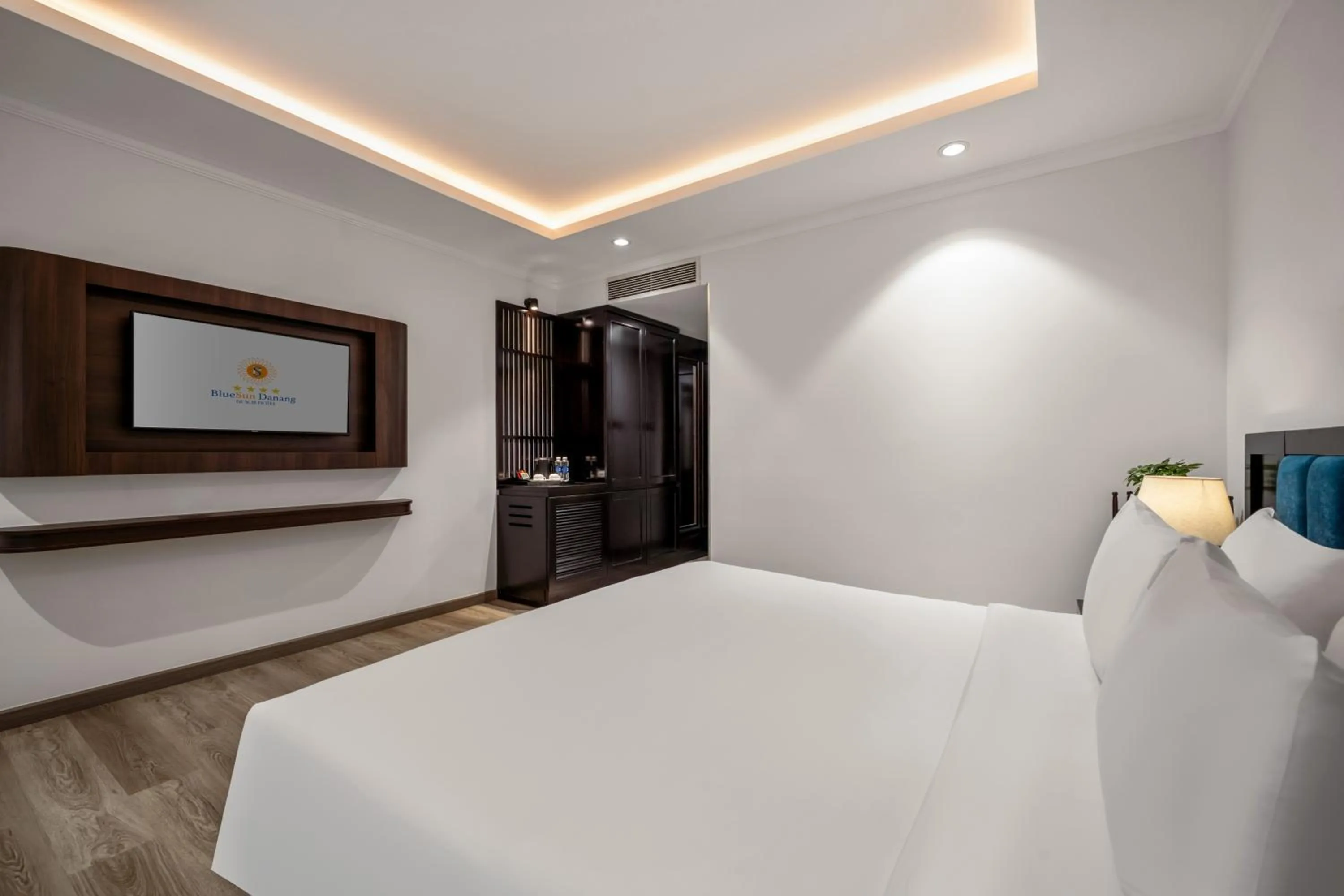 Bedroom, Bed in BlueSun Danang Beach Hotel