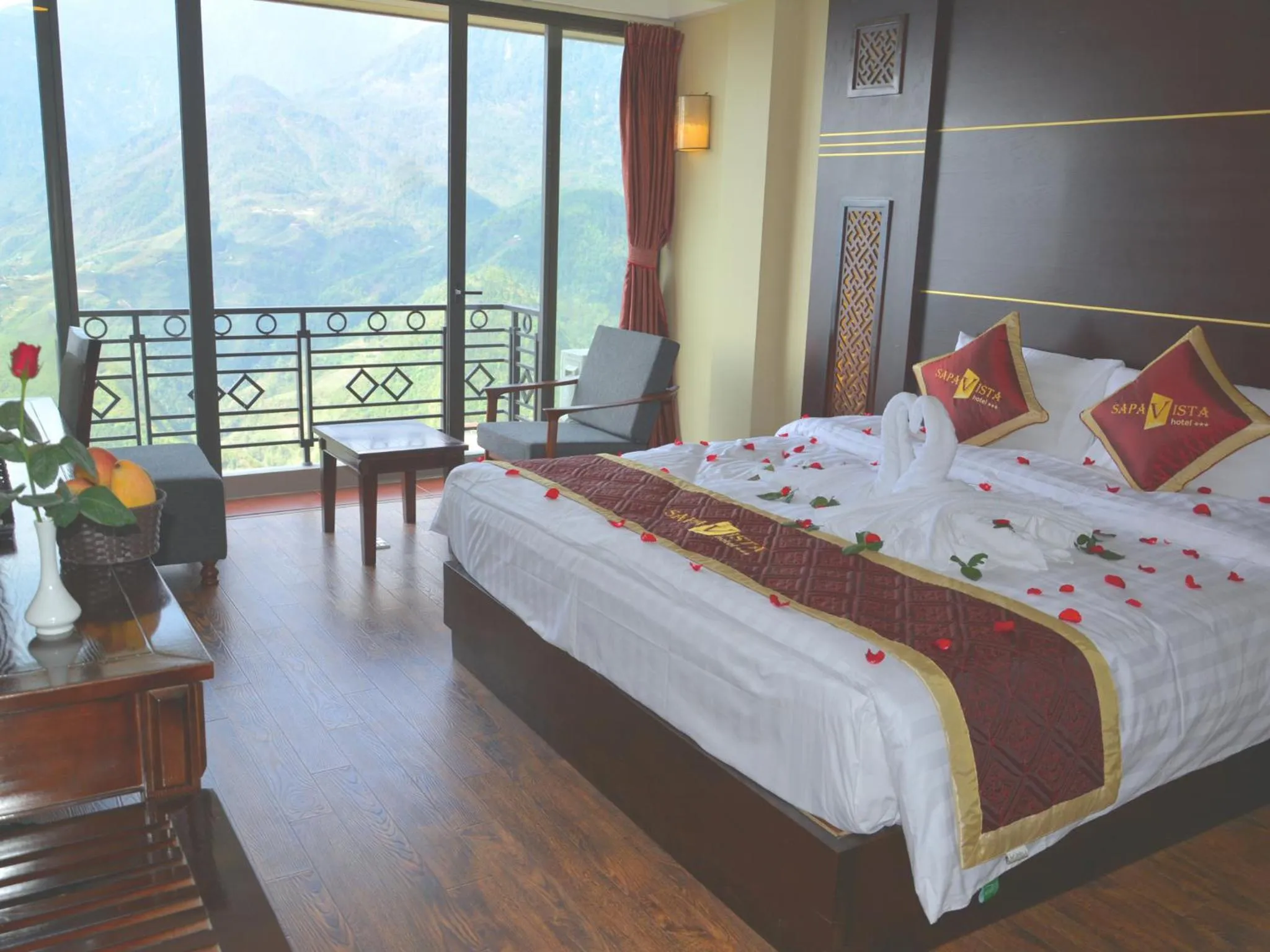 Balcony/Terrace, Bed in Sapa Vista Hotel