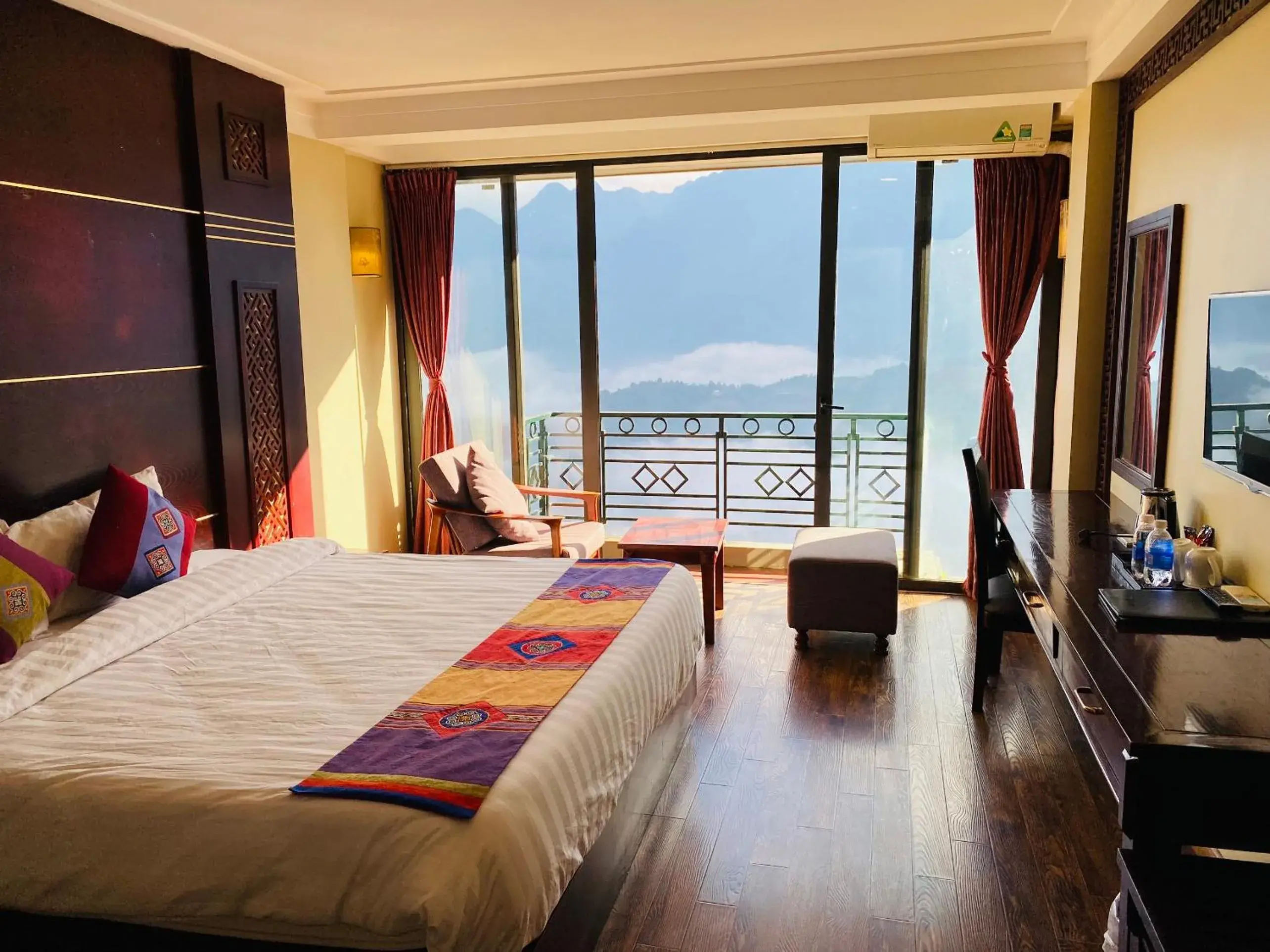 Deluxe Double or Twin Room with Mountain View in Sapa Vista Hotel Deluxe Double or Twin Room with Mountain View in Sapa Vista Hotel