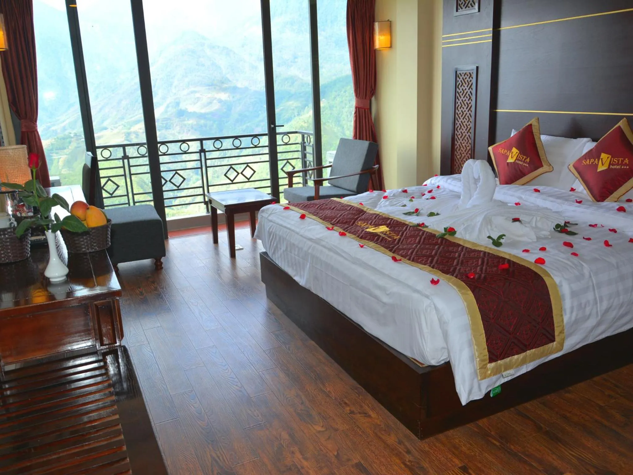 Balcony/Terrace, Bed in Sapa Vista Hotel