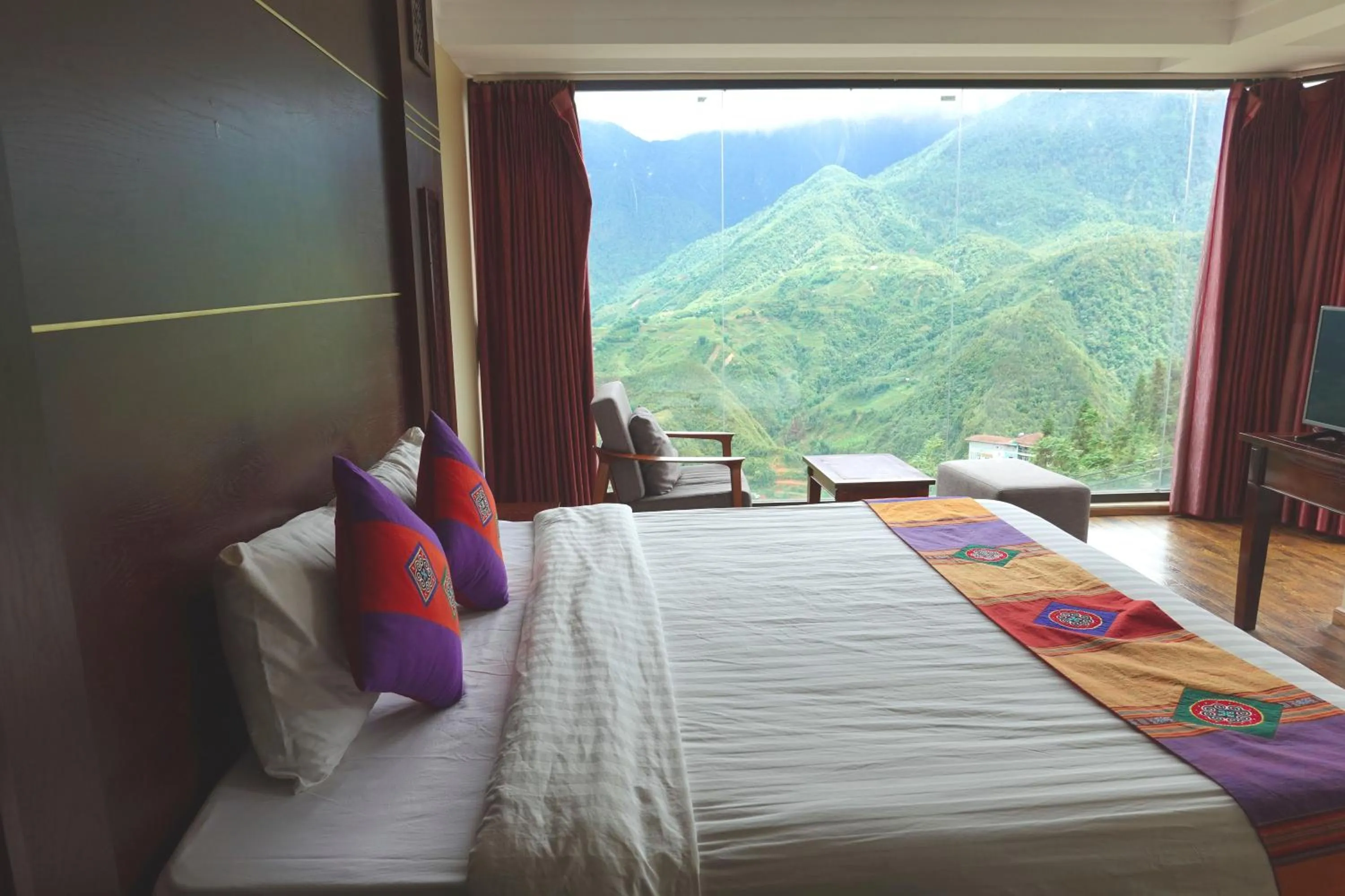 Photo of the whole room, Bed in Sapa Vista Hotel