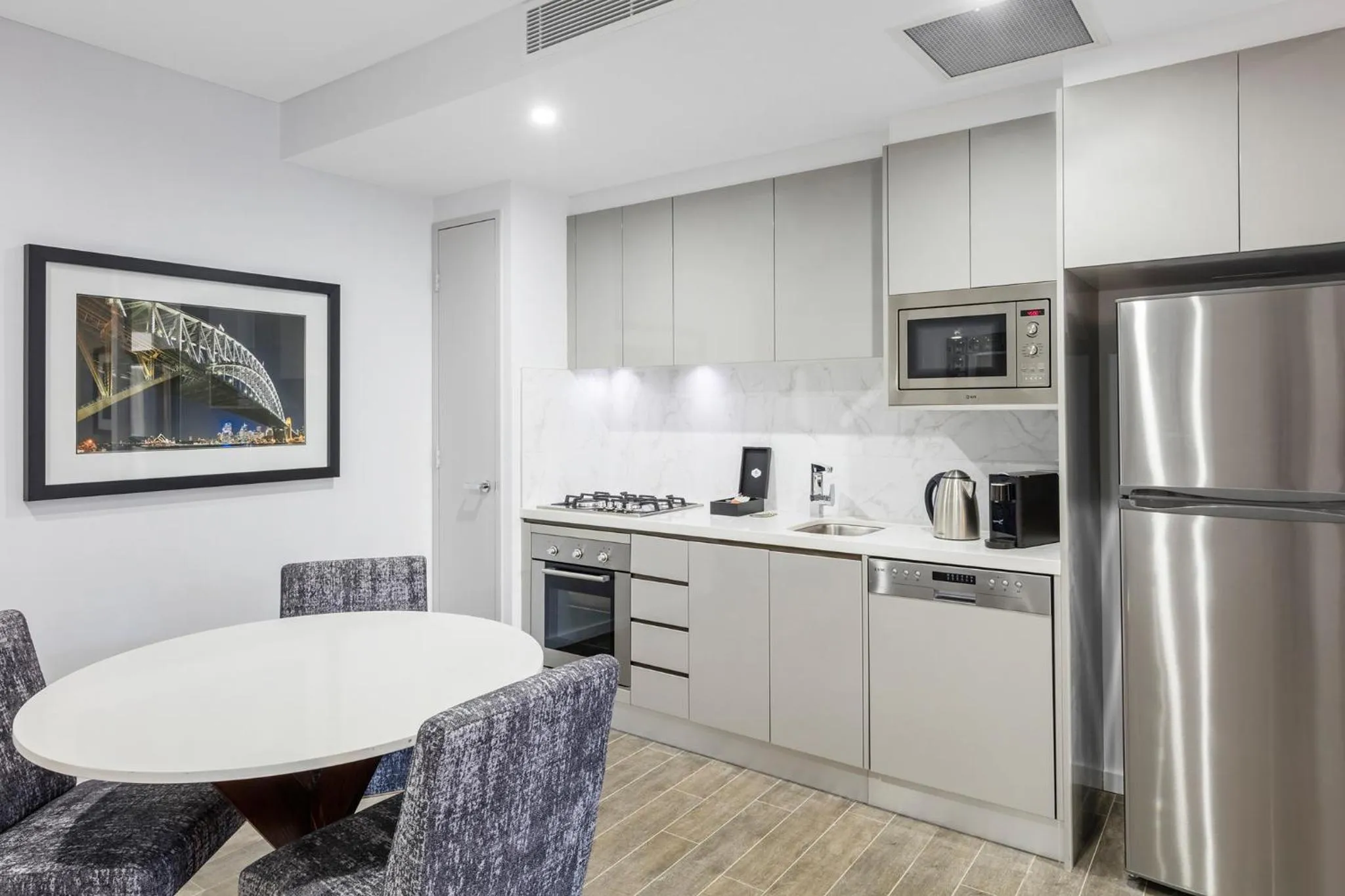 Kitchen or kitchenette in Meriton Suites Mascot Central
