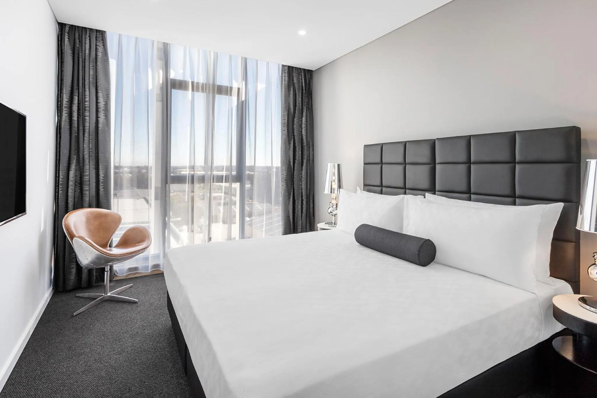 Bed in Meriton Suites Mascot Central