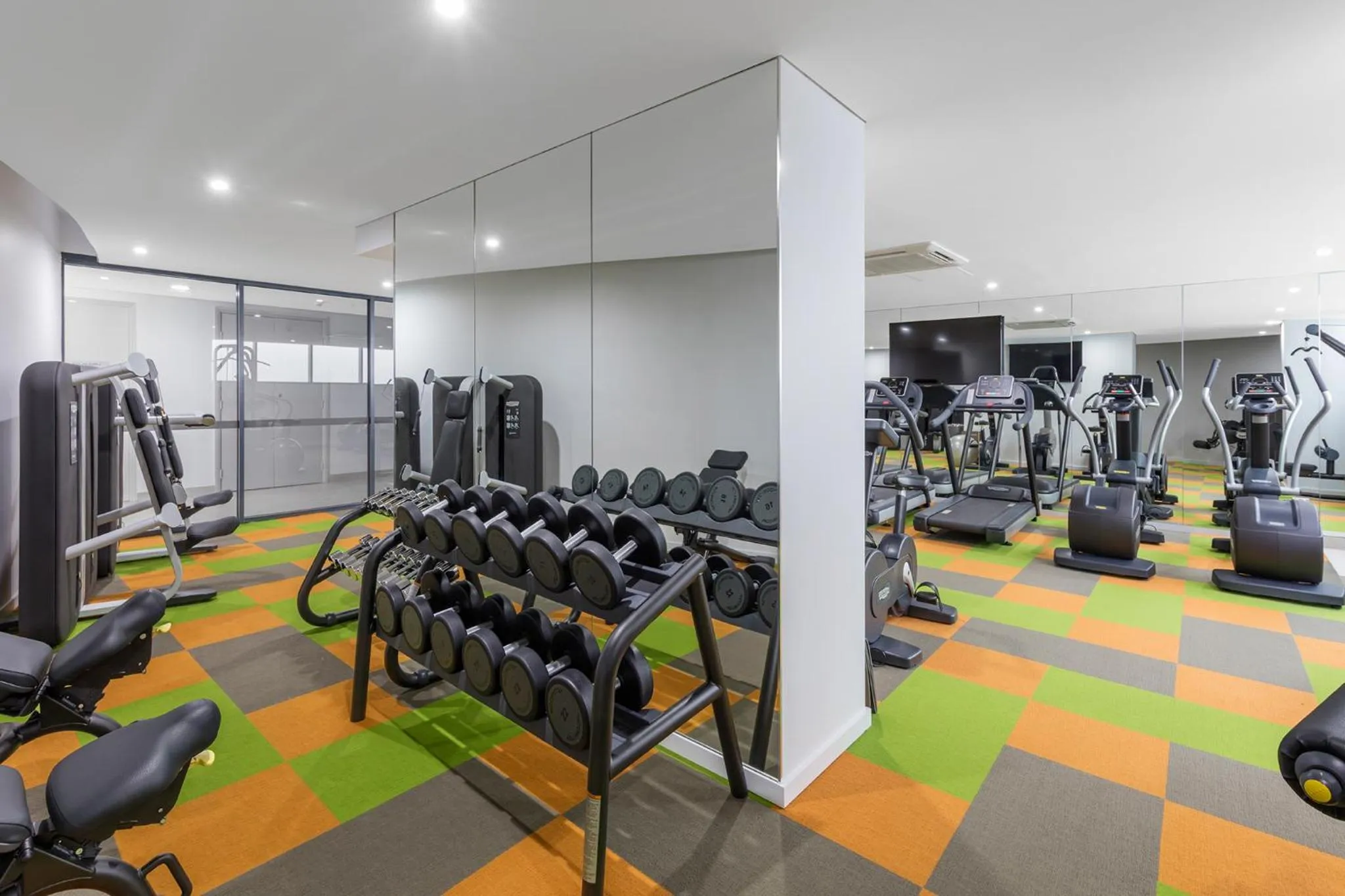 Fitness centre/facilities in Meriton Suites Mascot Central