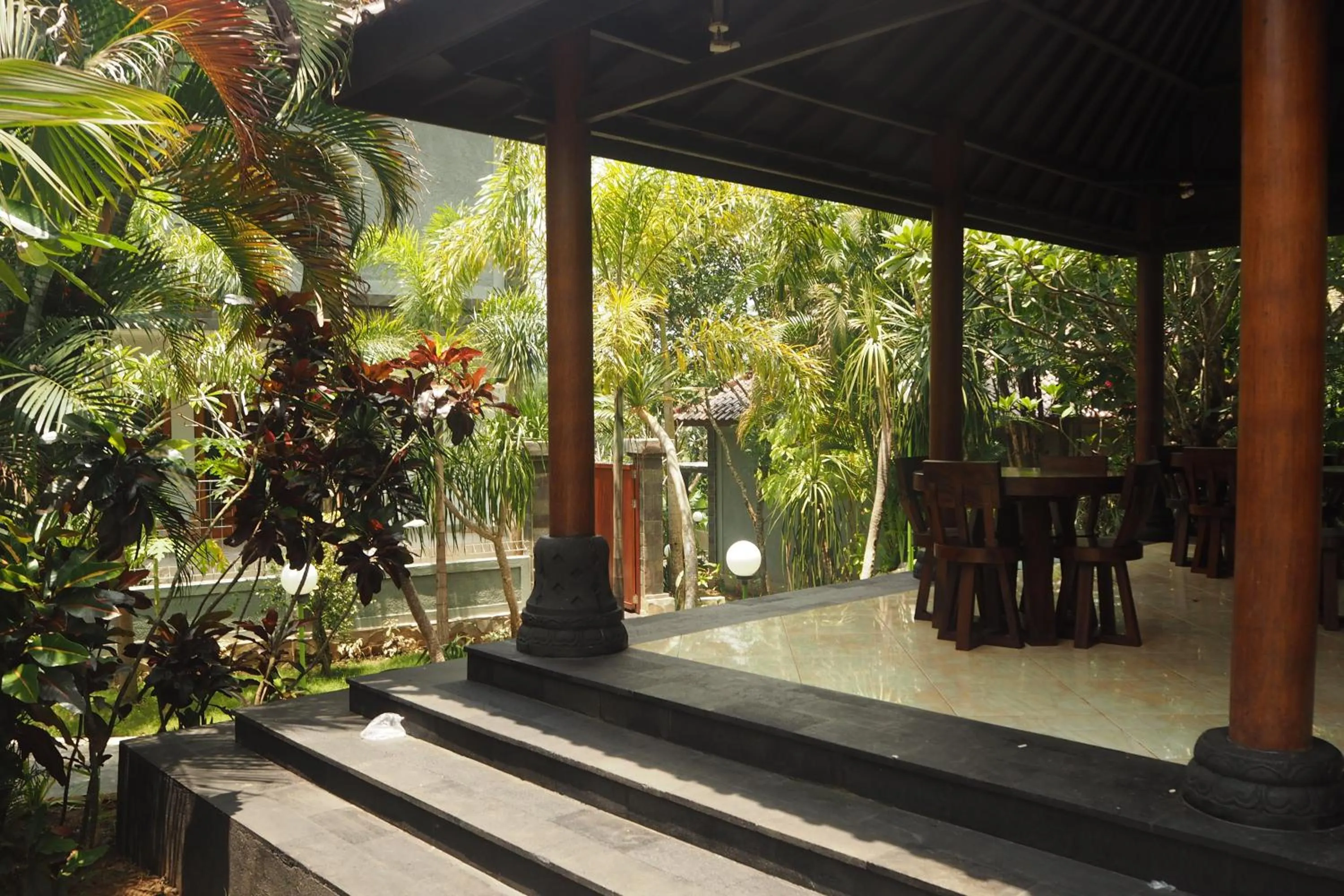 Restaurant/places to eat in The Gecho Inn Country