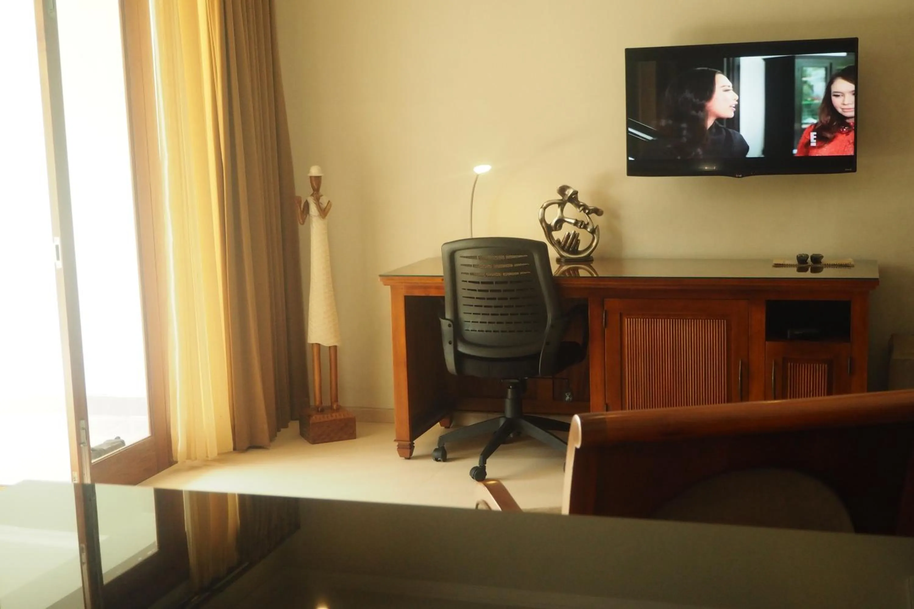 TV and multimedia in The Gecho Inn Country