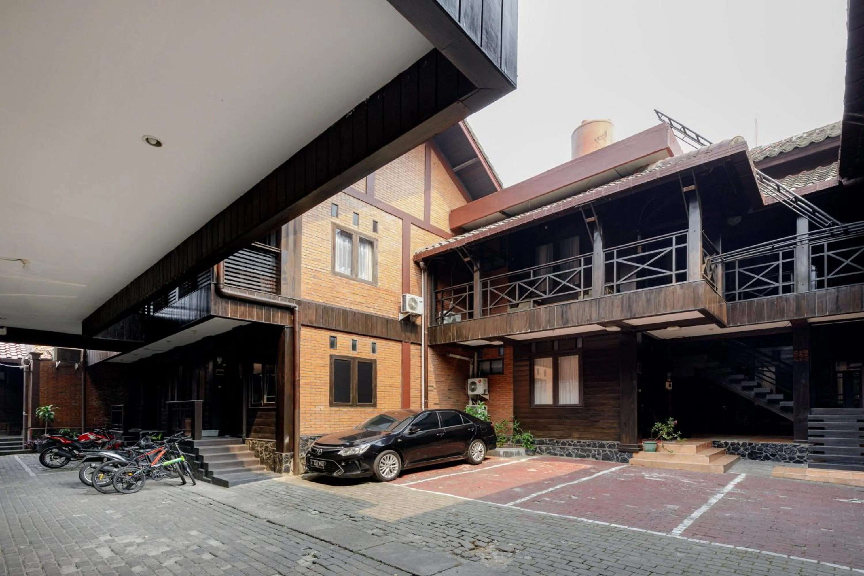 Parking in RedDoorz @ Cilandak Timur