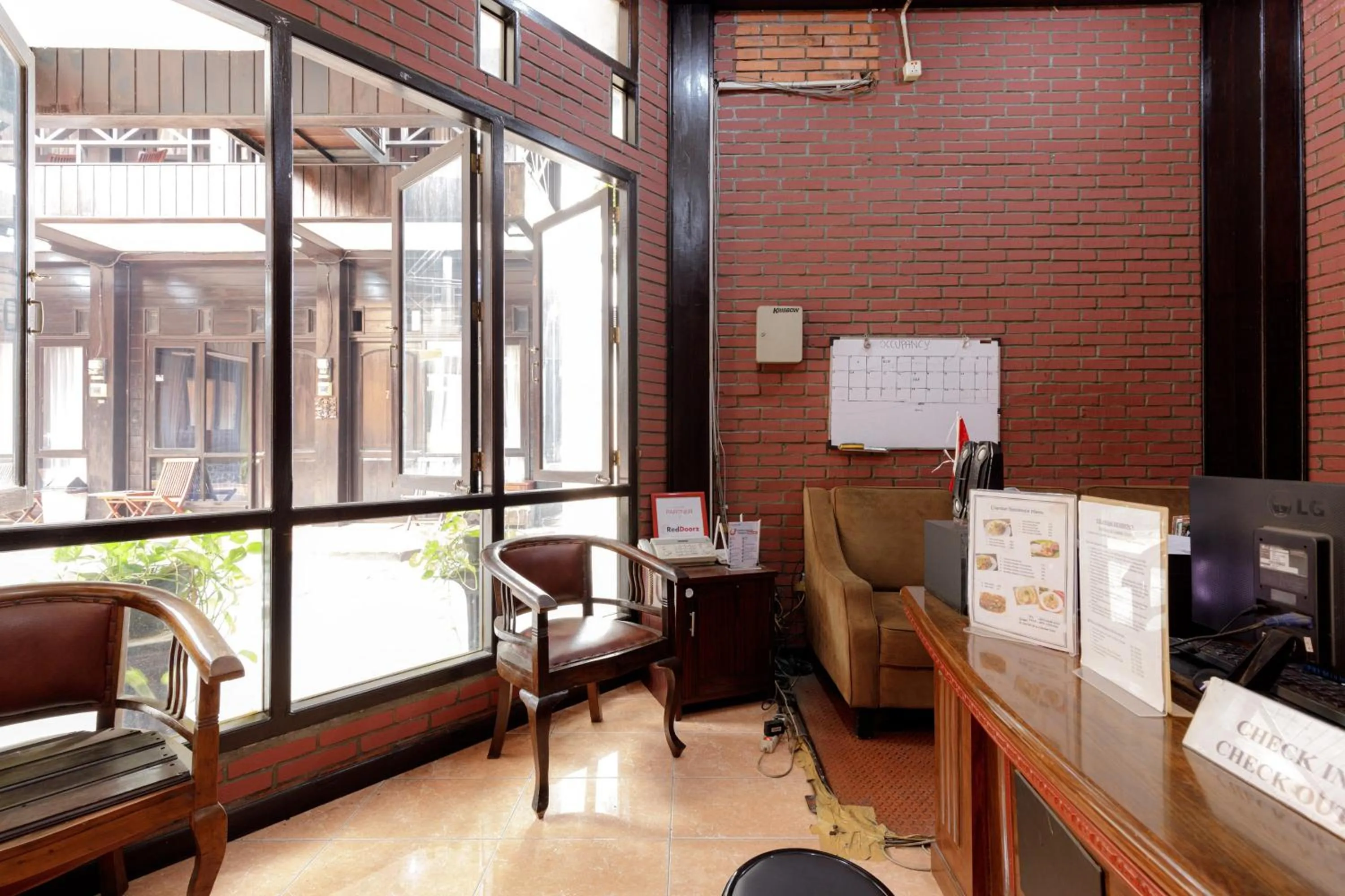 Lobby or reception in RedDoorz @ Cilandak Timur