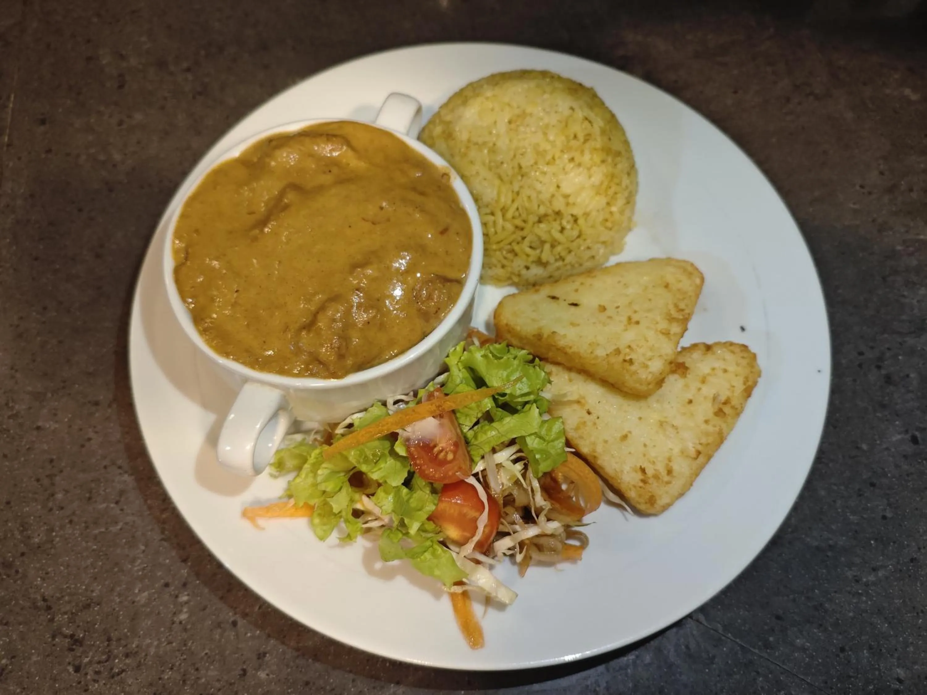 Dinner in Silver Fern Beach Retreat
