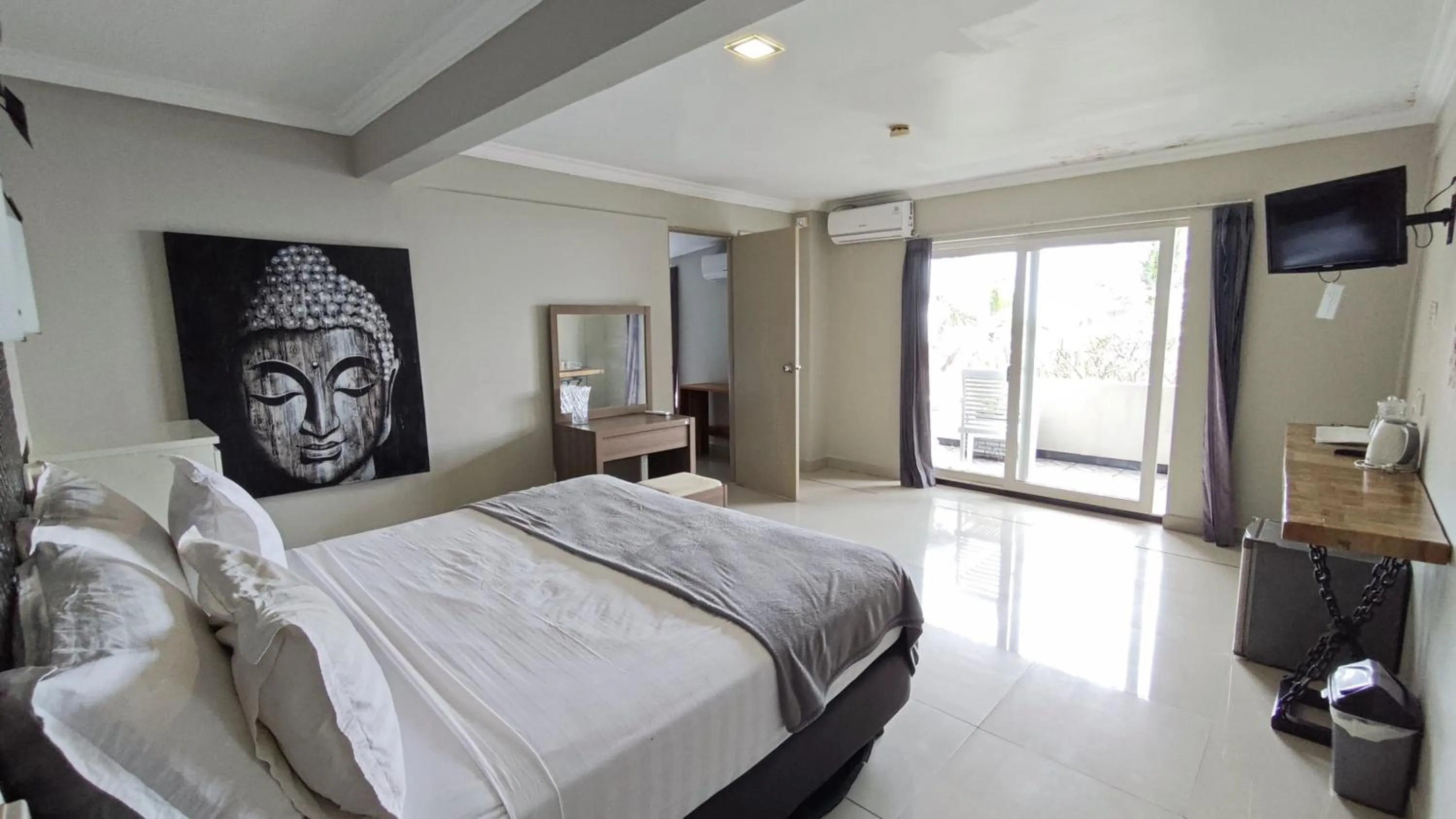 Bed in Silver Fern Beach Retreat