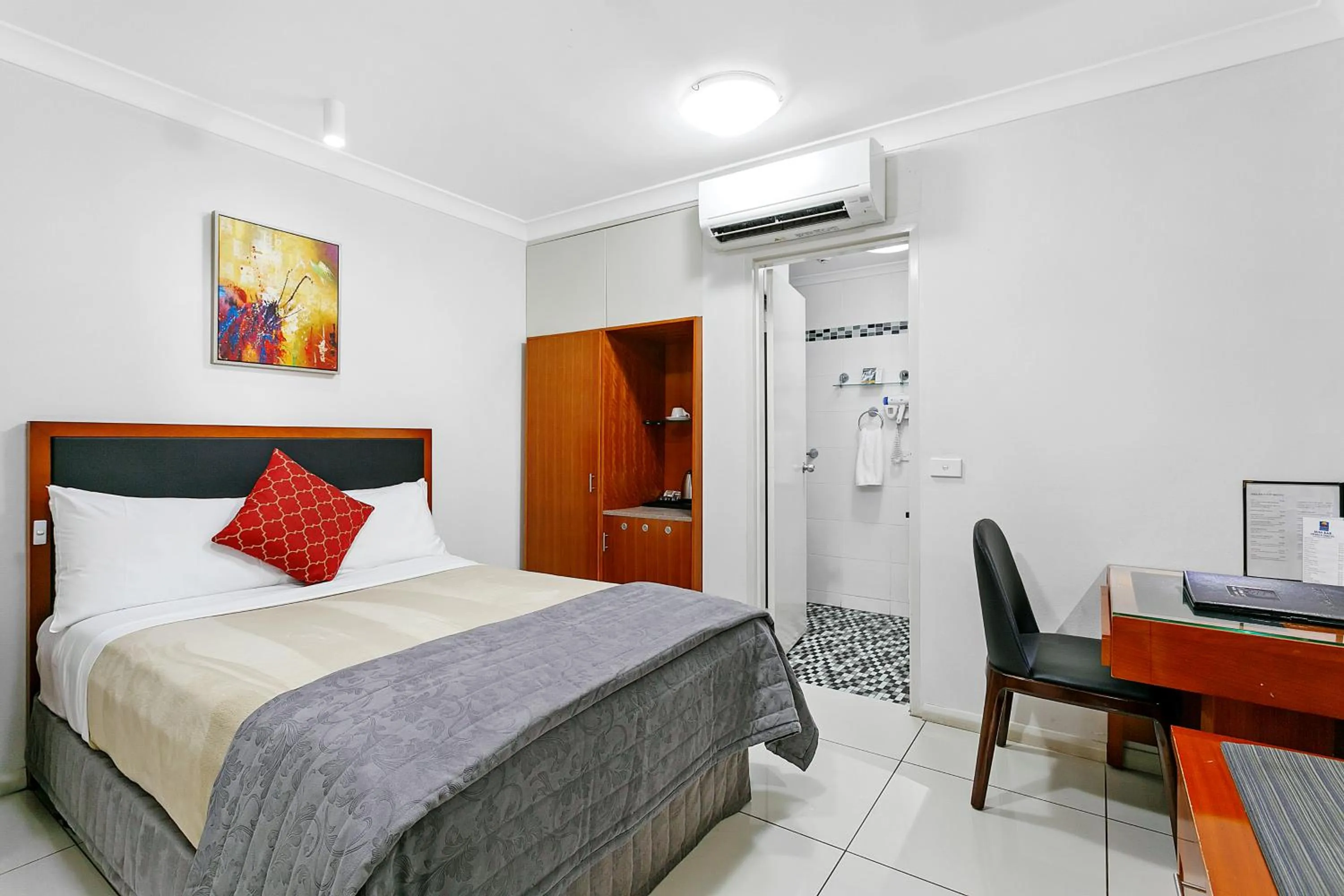 Bed in Comfort Inn & Suites Burwood